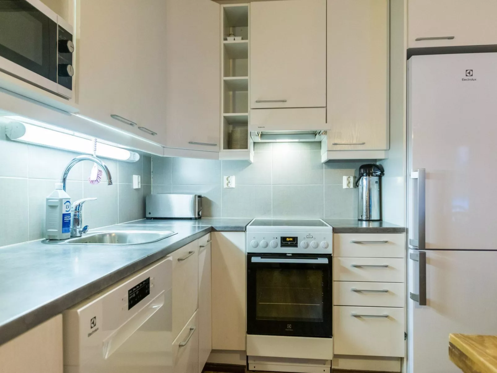 Sinisen tien helmi-Drinnen