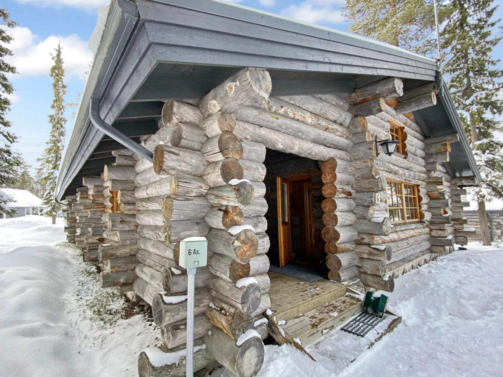 Kuusi-ruka 6-Drinnen