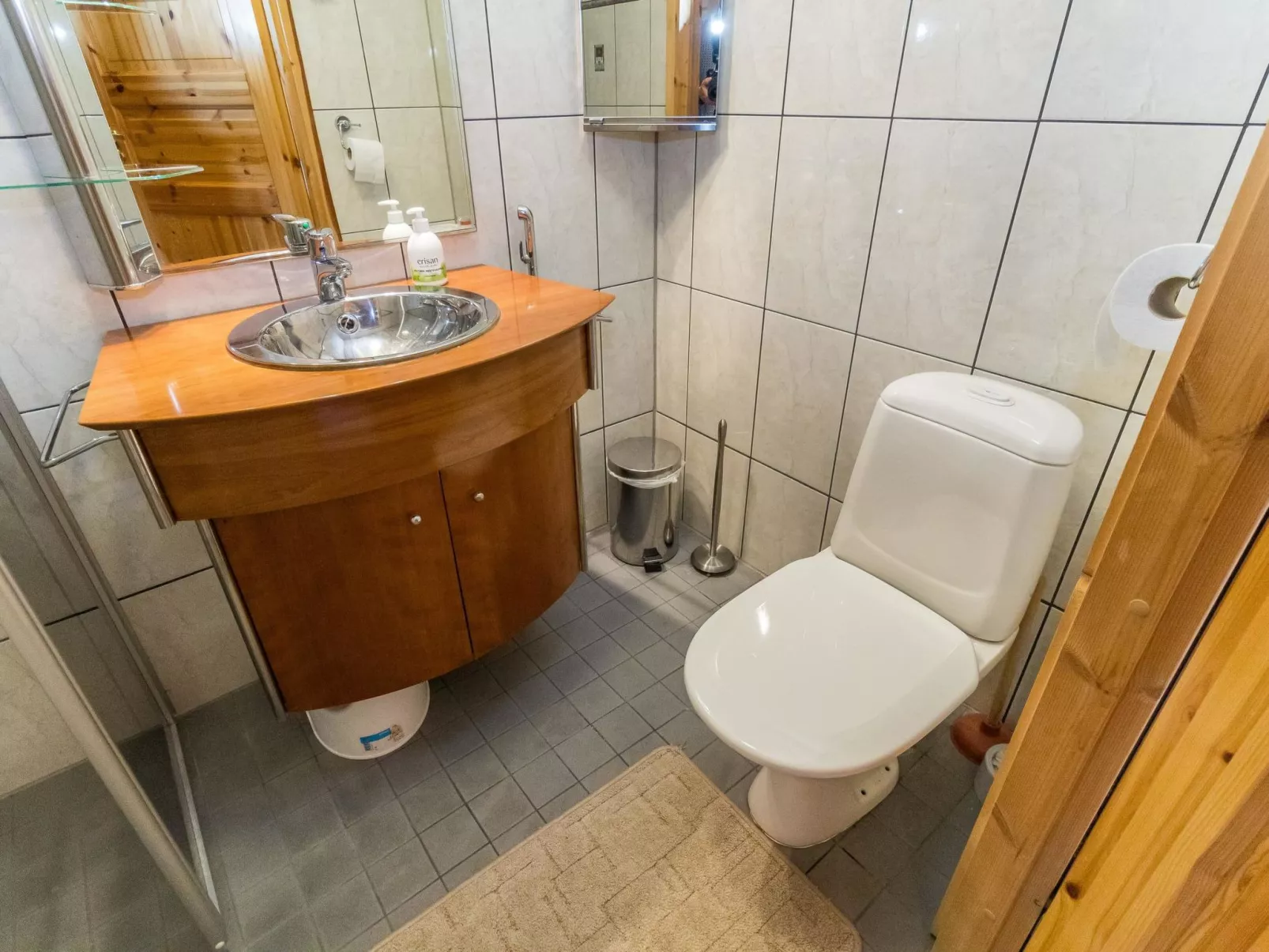 Matkajoentie 4b-Dedans