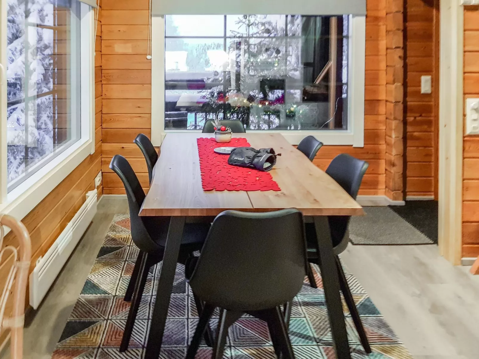 Lomamaja rukaranta-Dedans