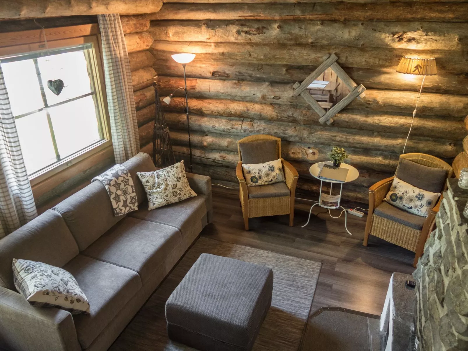 Vuokatinportti a4-Inside