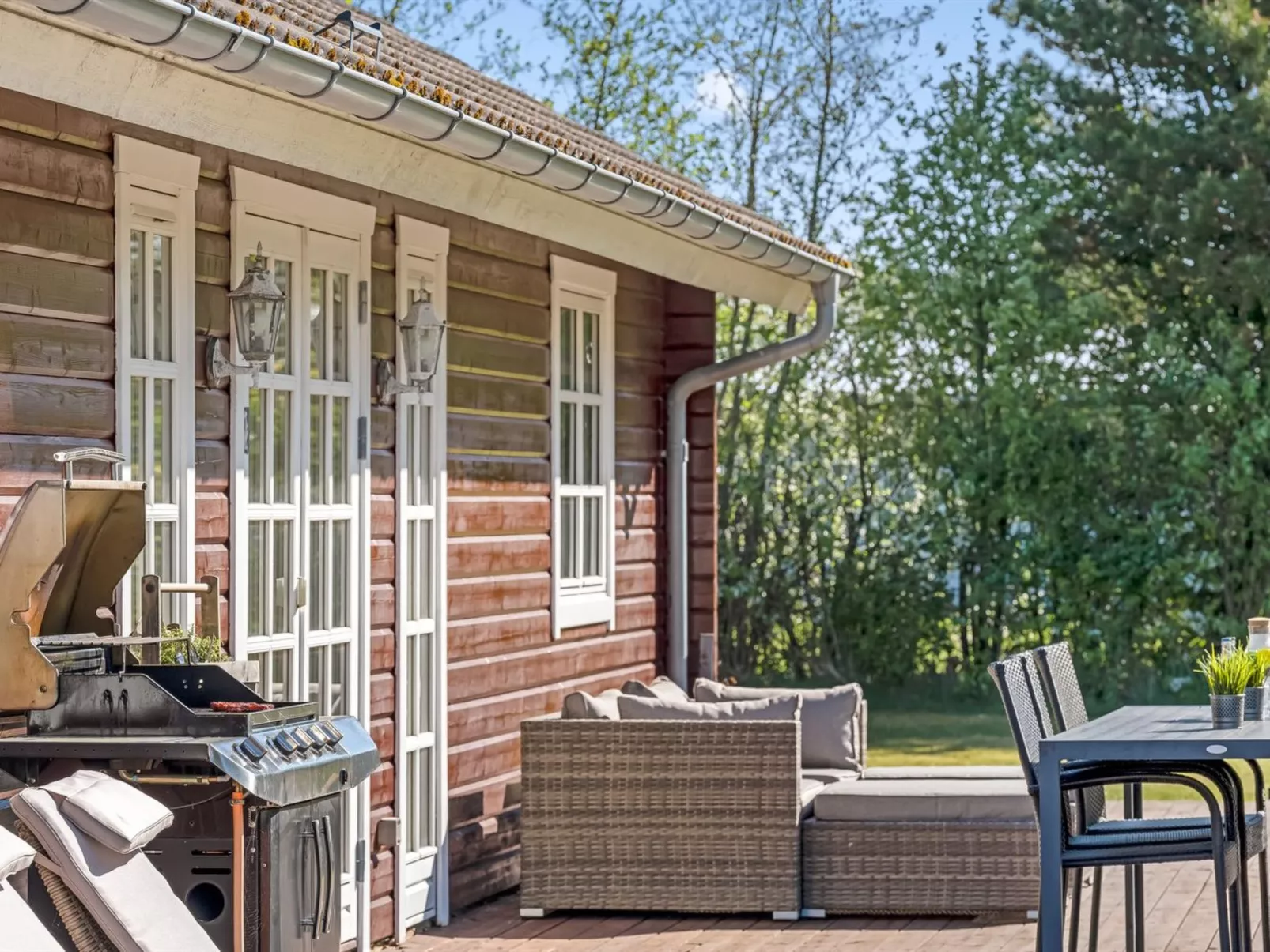 "Elsabet" - 600m to the fjord-Outside