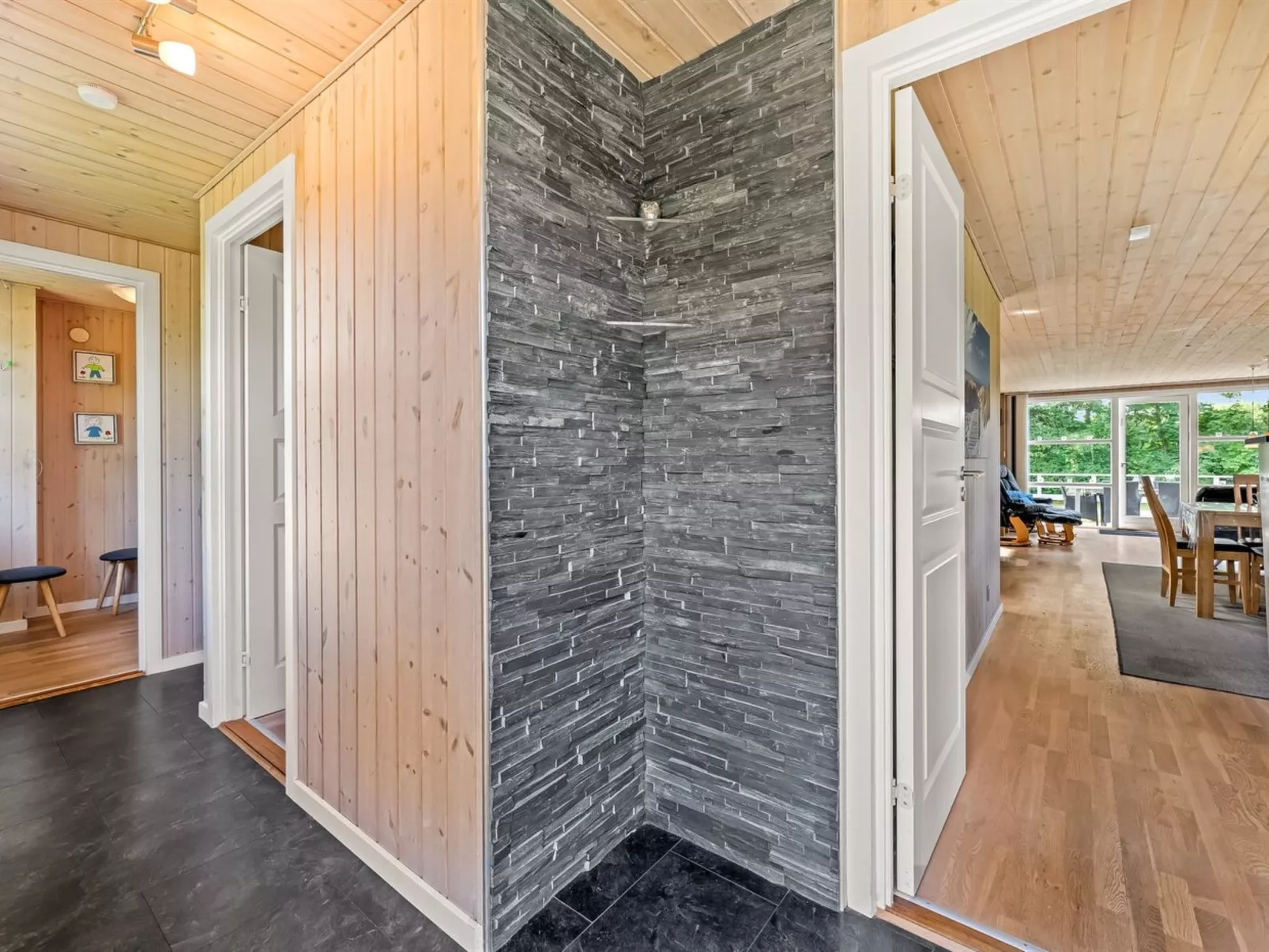 "Mina" - 600m to the fjord-Drinnen