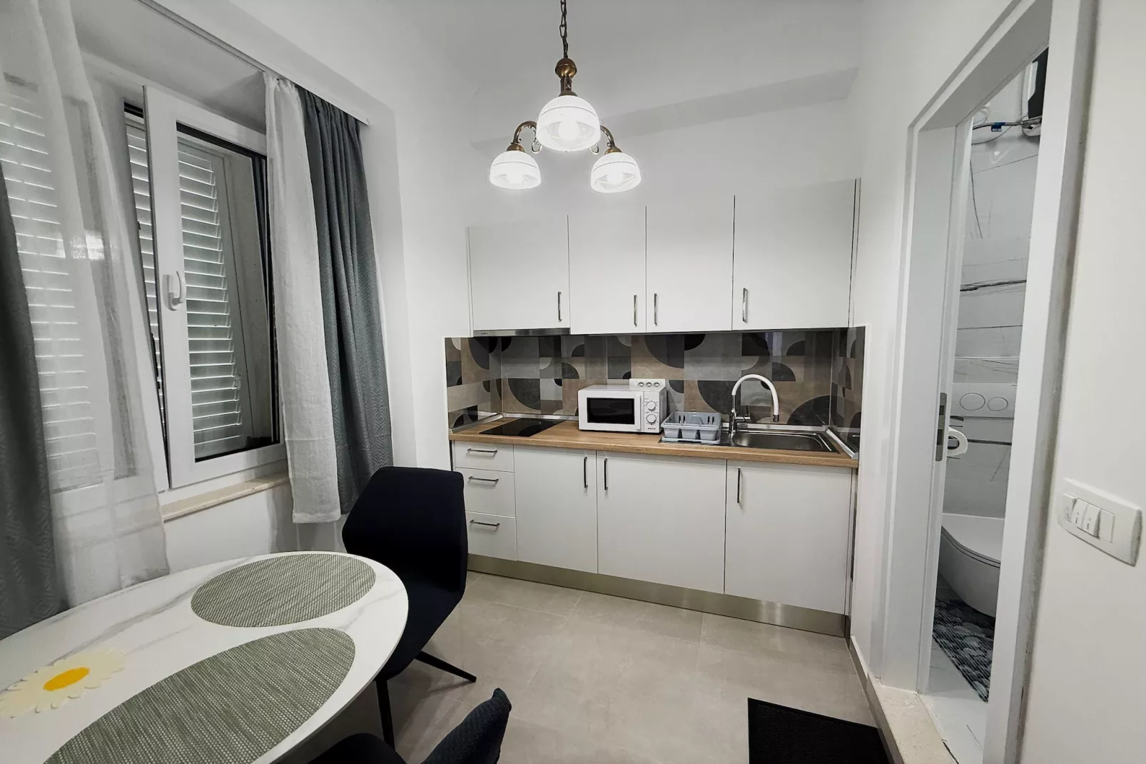 Anima Mea Old Town Apartments- Premium Apartment with Balcony-Kitchen