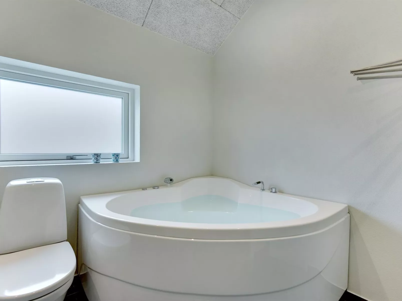 "Hwithoveth" - 1.4km from the sea-Dedans