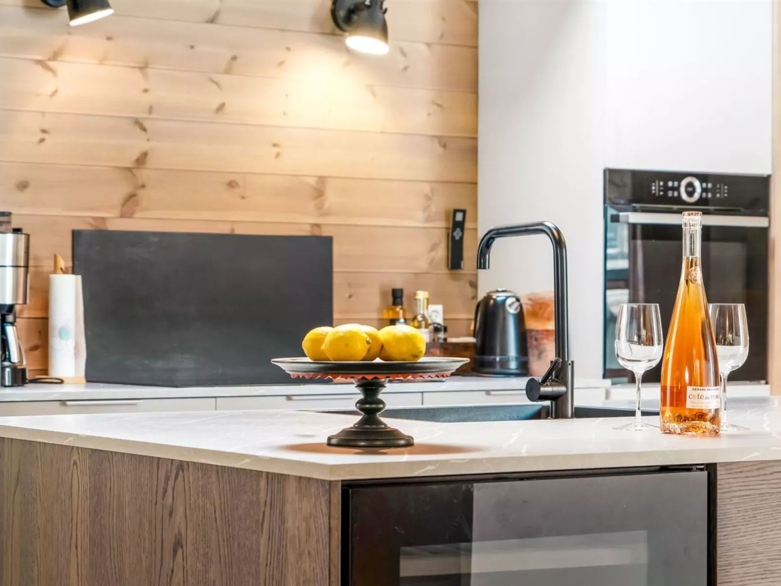 "Arbnora" -  from the sea-Dedans