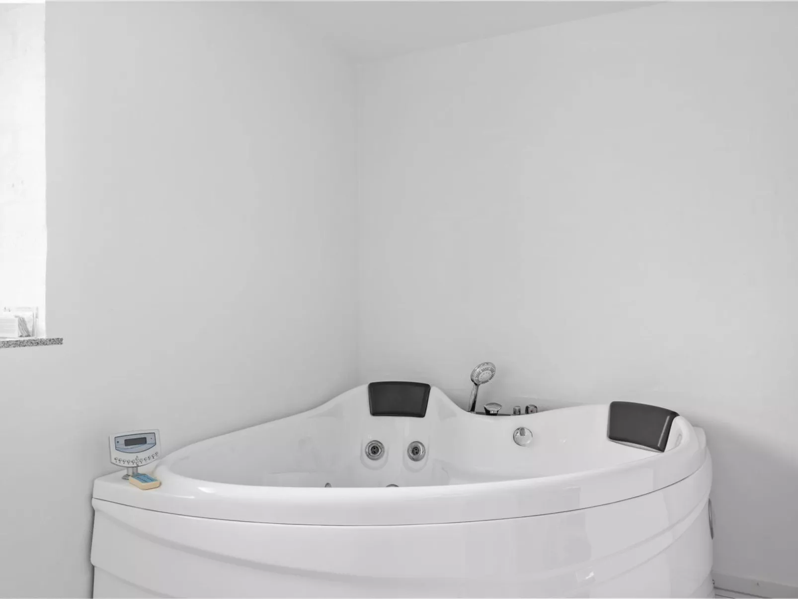 "Ung" - 460m from the sea-Inside