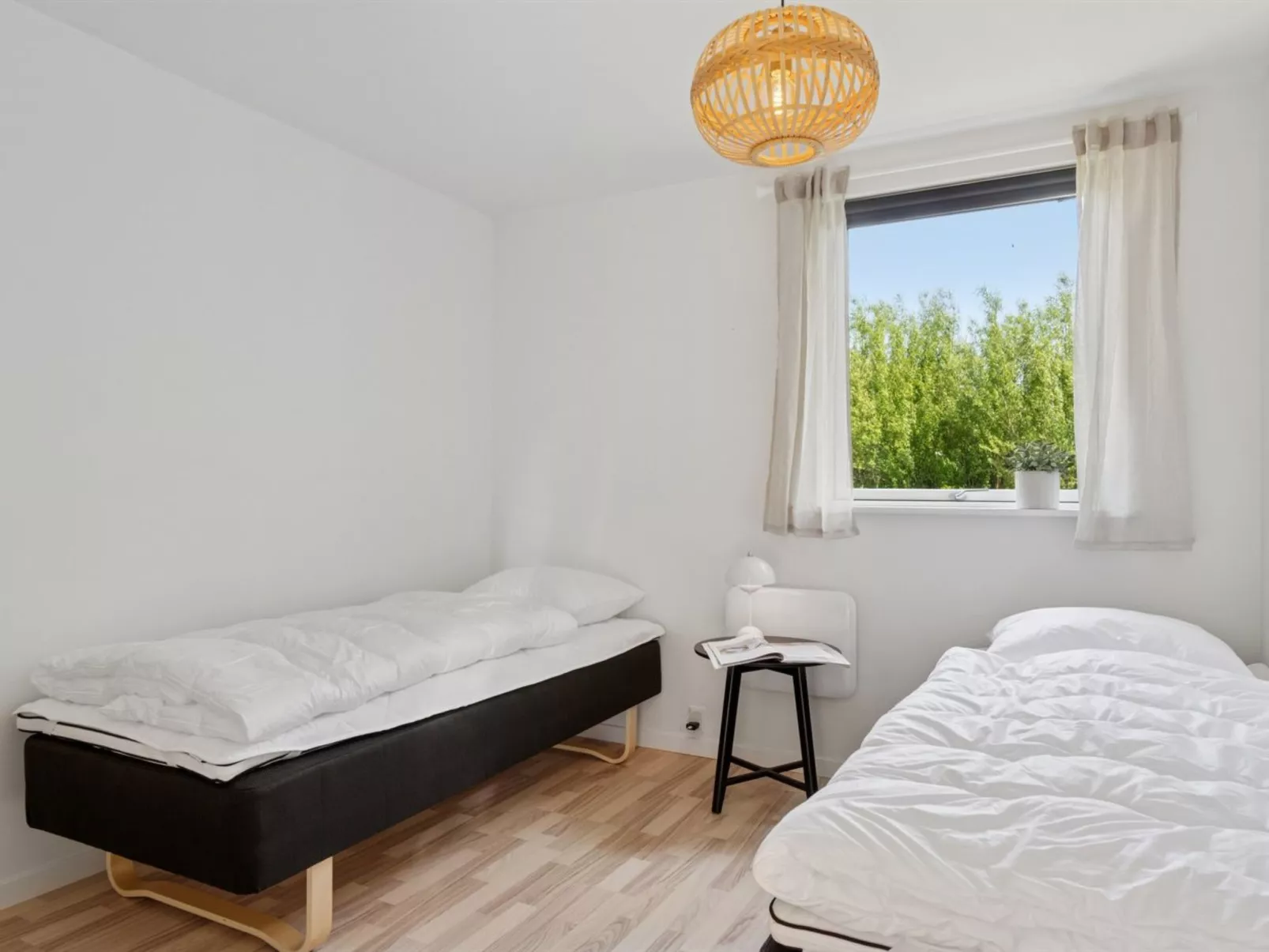 "Annabeth" - 850m from the sea-Inside