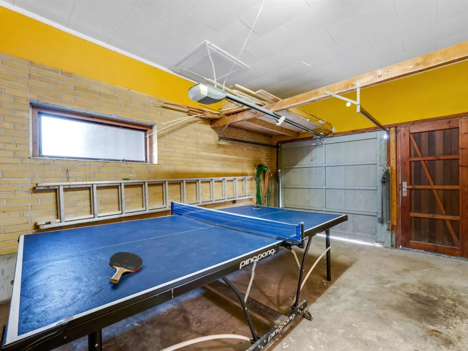 "Svein" - 500m to the fjord-Drinnen