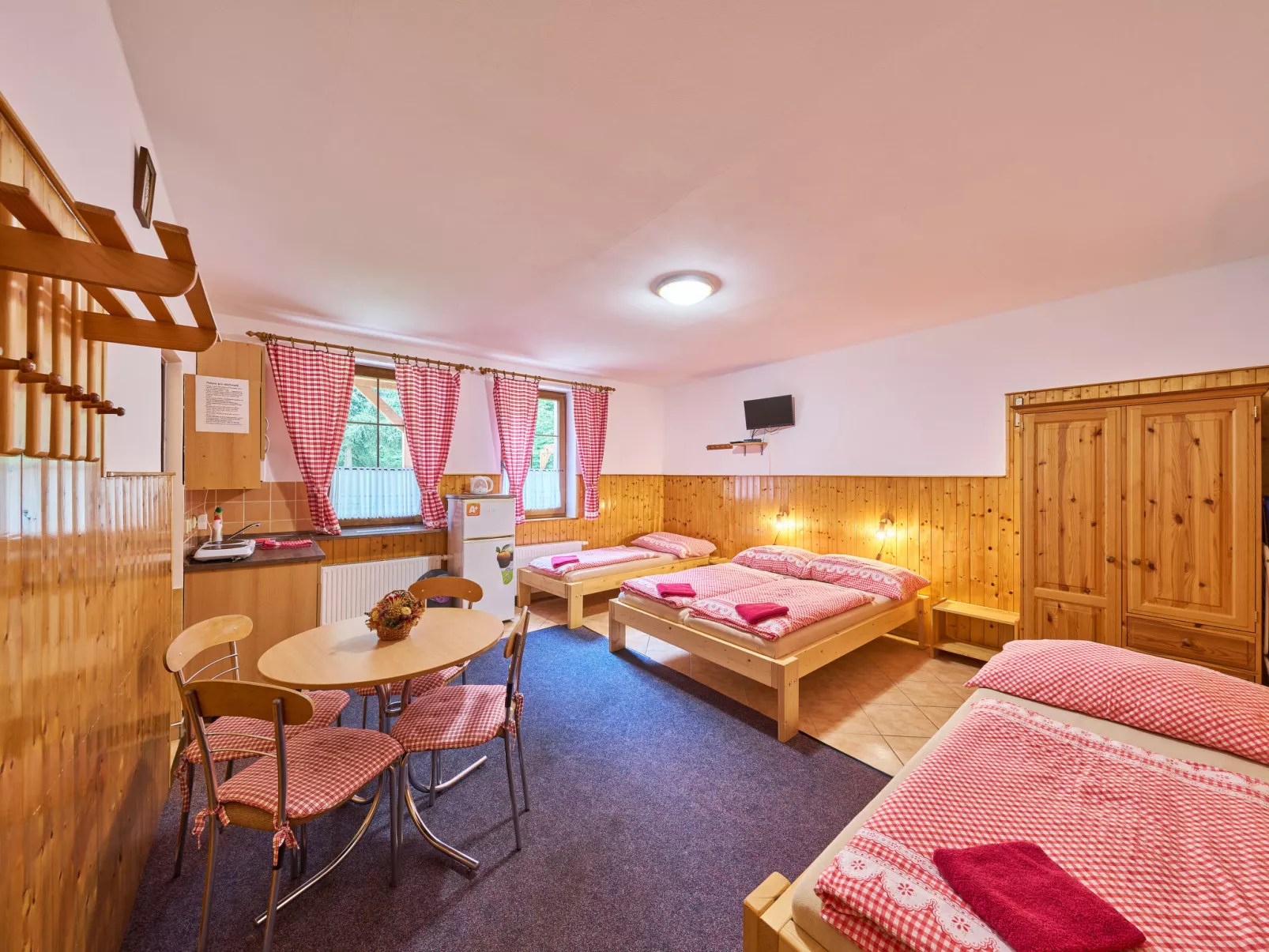 U Švýcarského dvora III-Drinnen