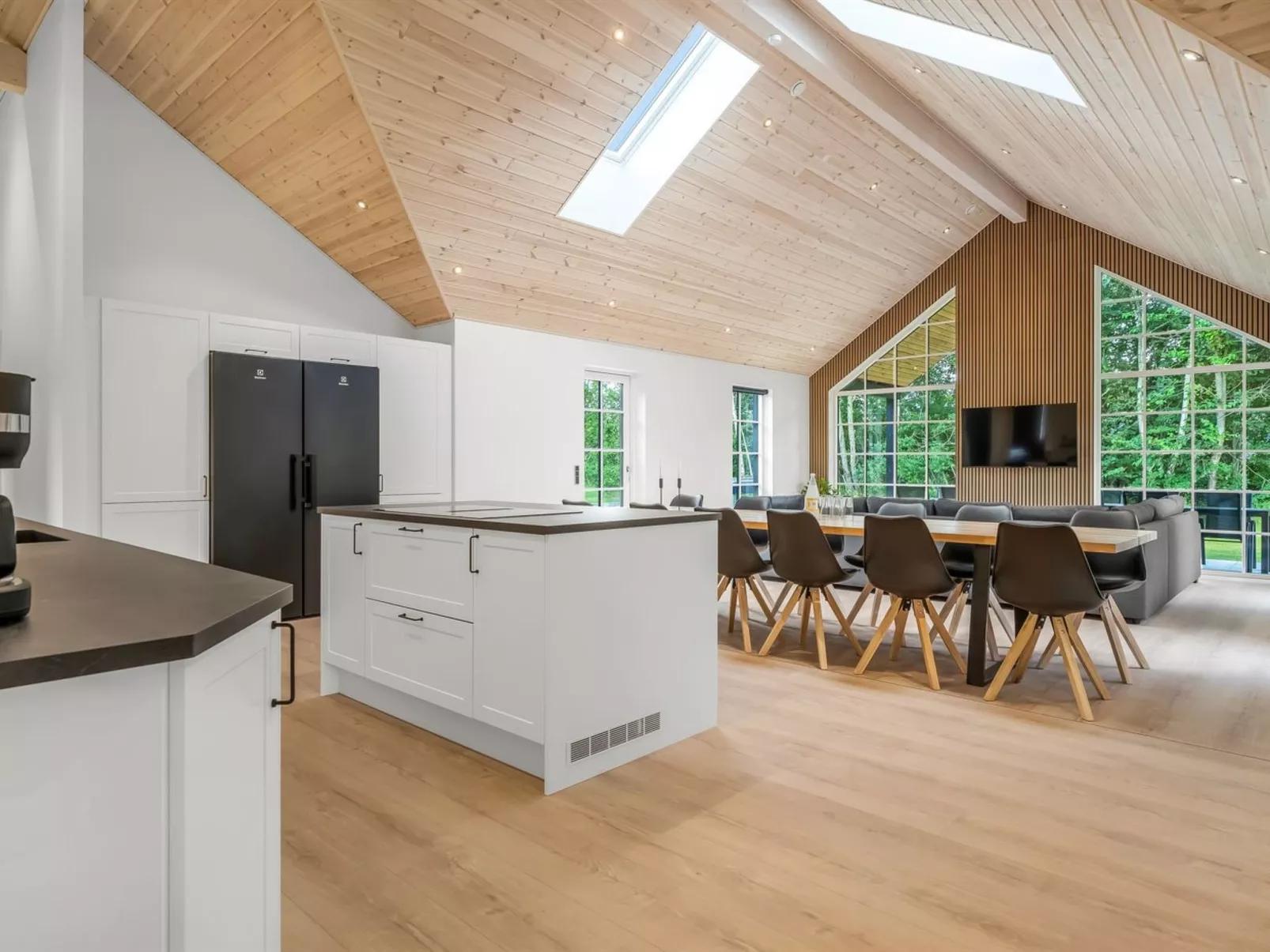 "Osa" -  from the sea-Drinnen