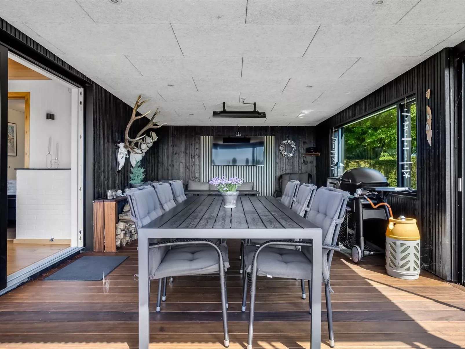 "Tecumseh" - 300m from the sea-Drinnen