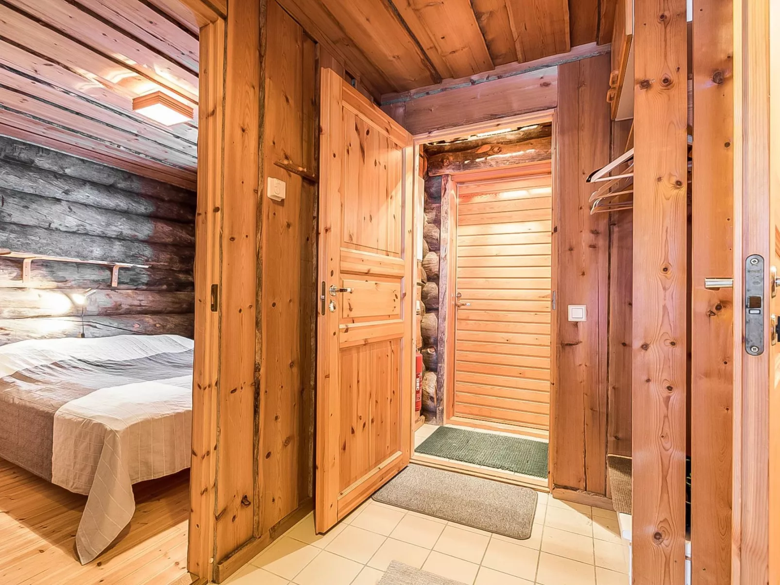 Karhunkaato as. c-Dedans