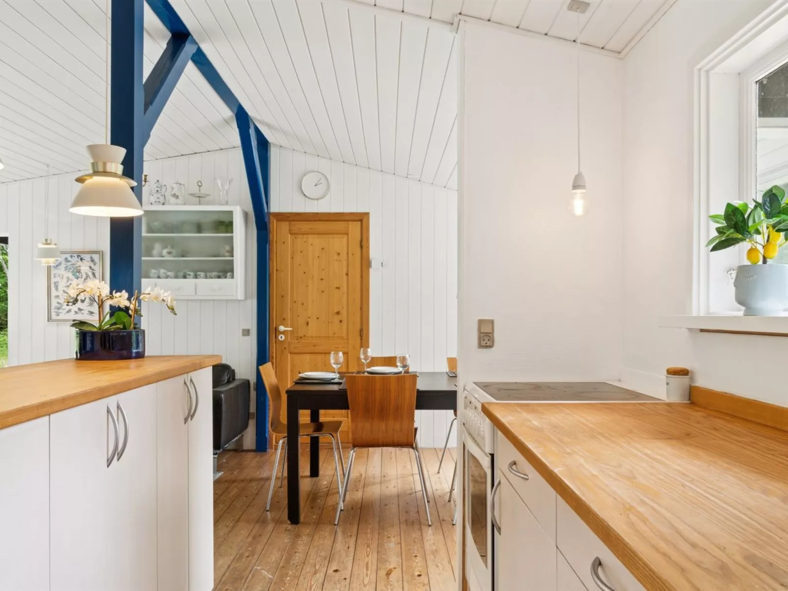 "Farman" - 200m from the sea-Drinnen