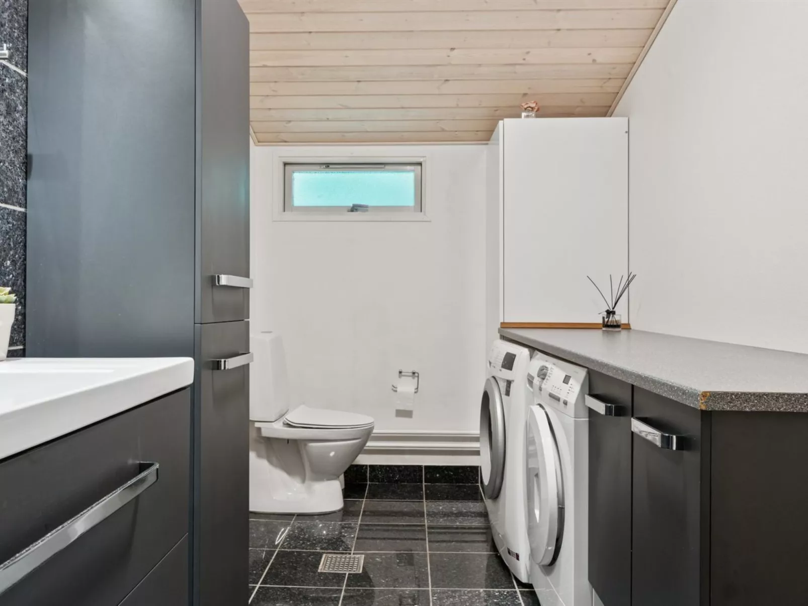 "Sixten" - 400m to the fjord-Inside