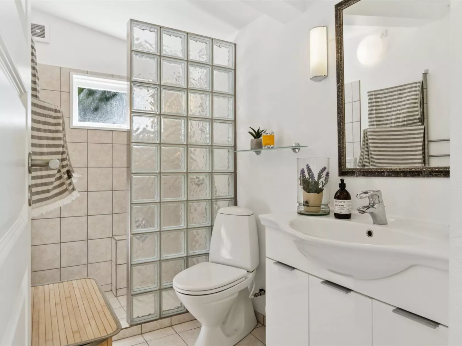 "Guthfrith" - 1.4km from the sea-Drinnen