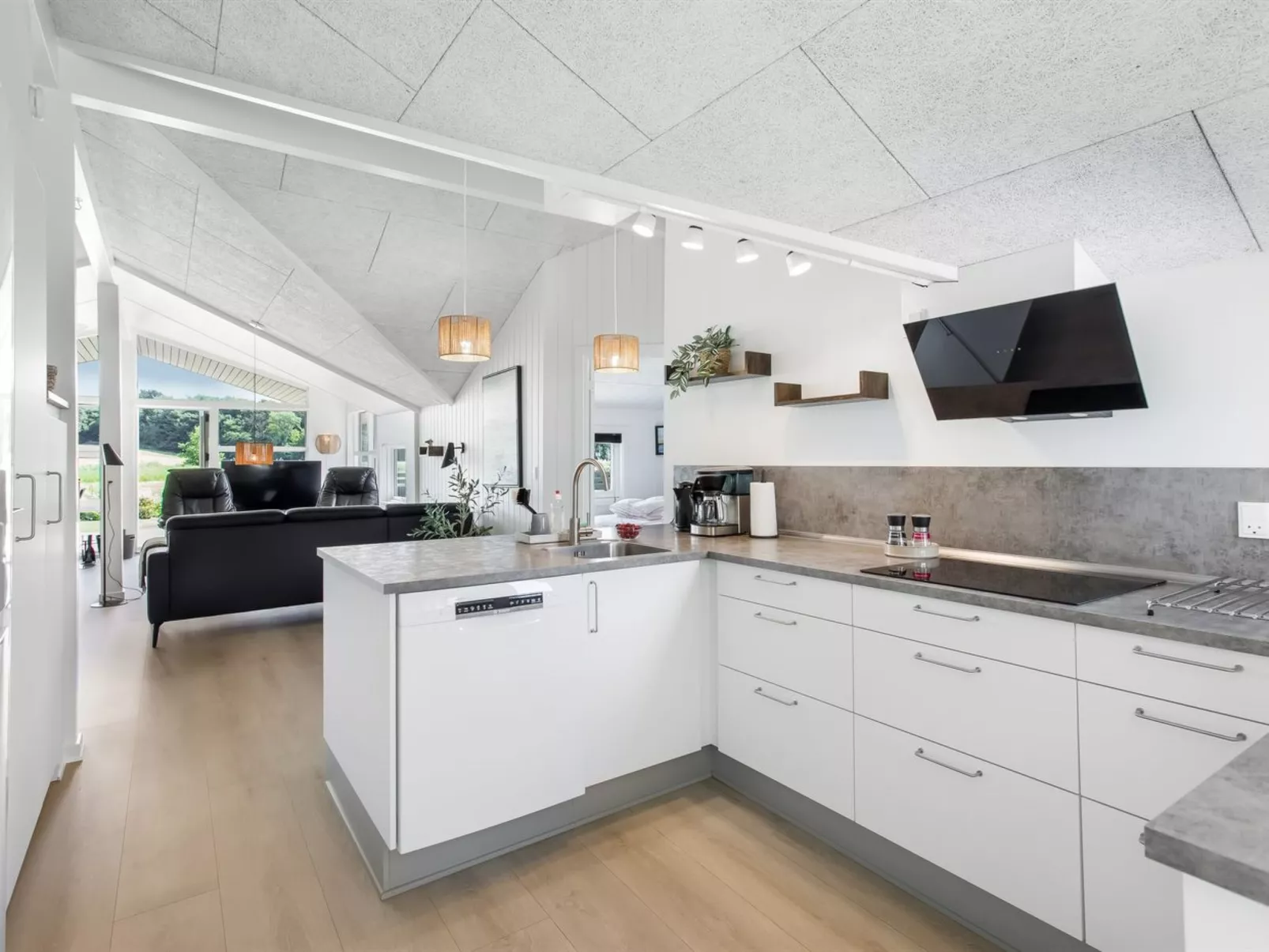 "Eisa" - 75m from the sea-Inside