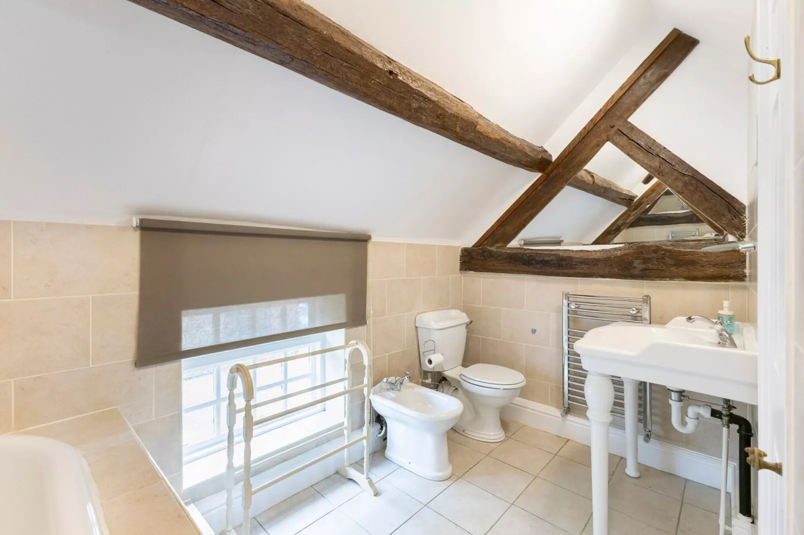 EN_DBY009_Standard Single Room - Shared-Chambre