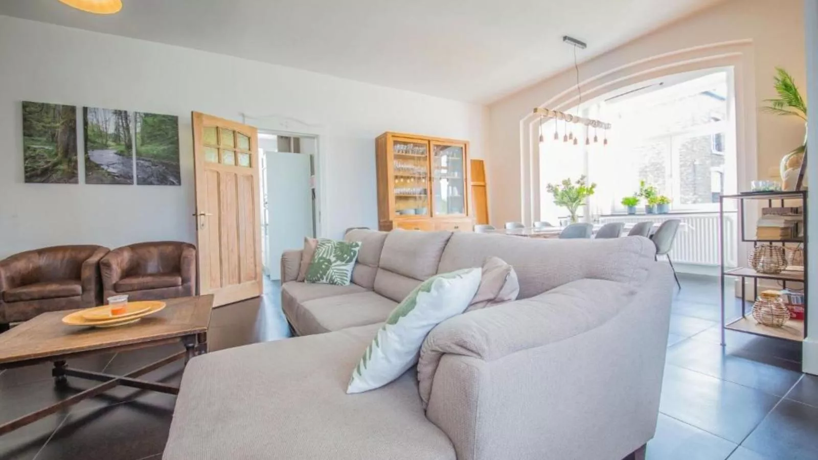 Ma Dame Jeanne-Living room