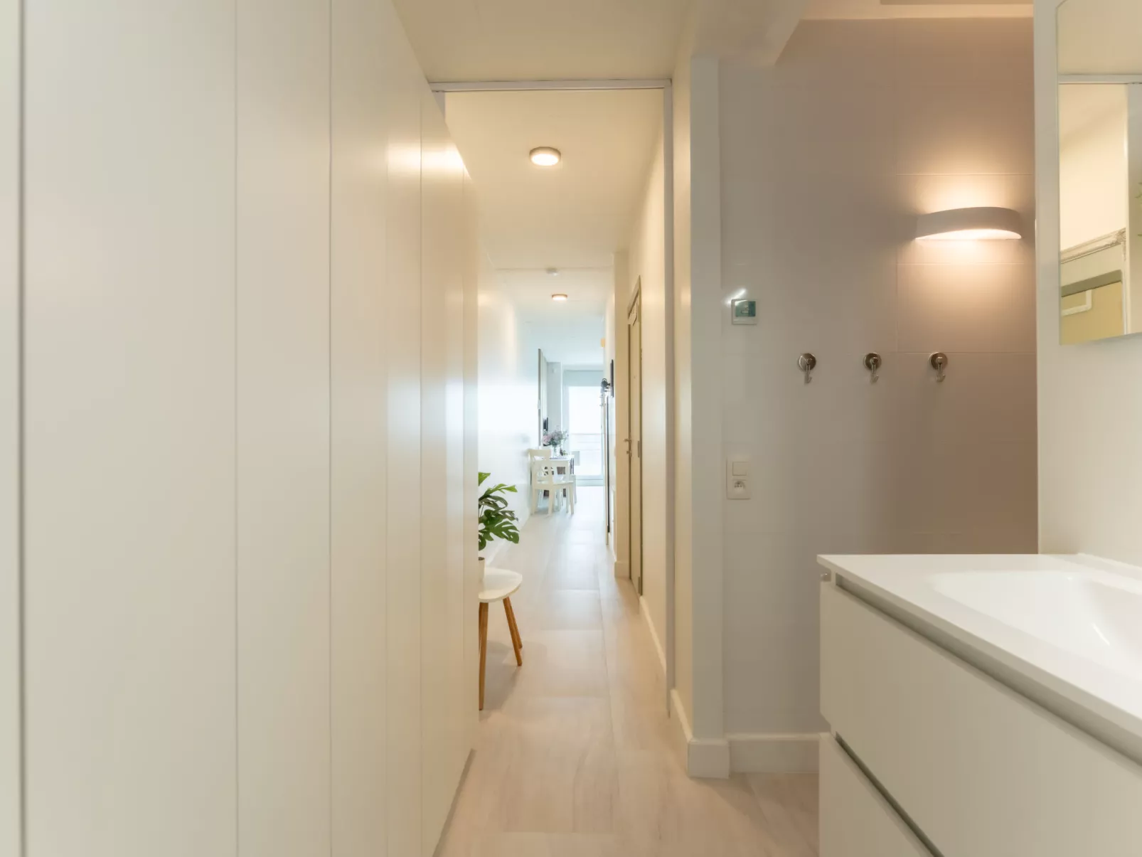 Anne I with harbour view-Dedans