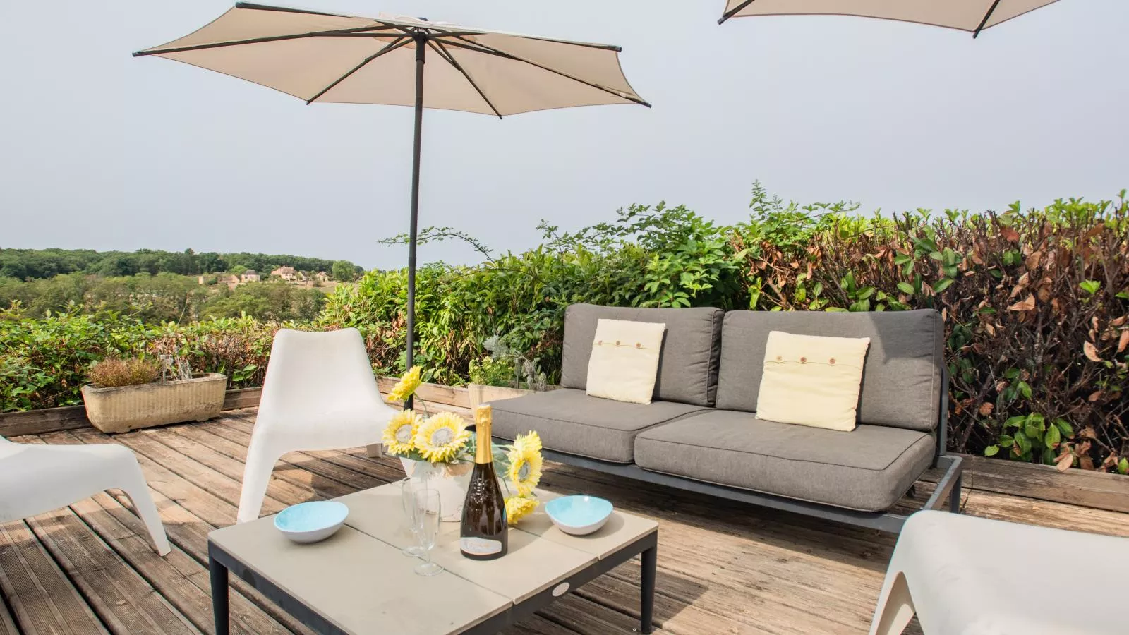 Lili-Terrace balcony