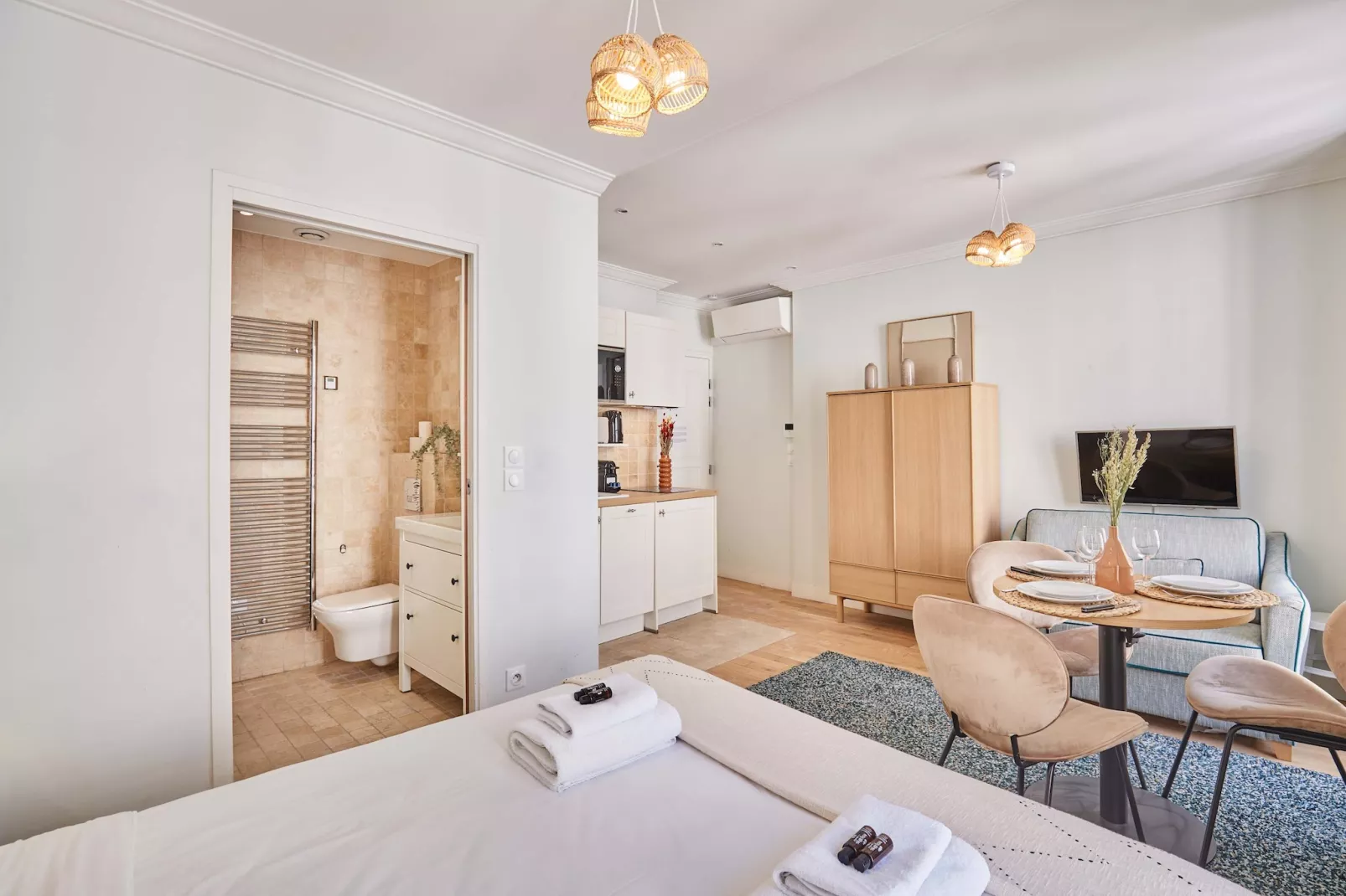 CHENIER 8 NEW-Non tagué