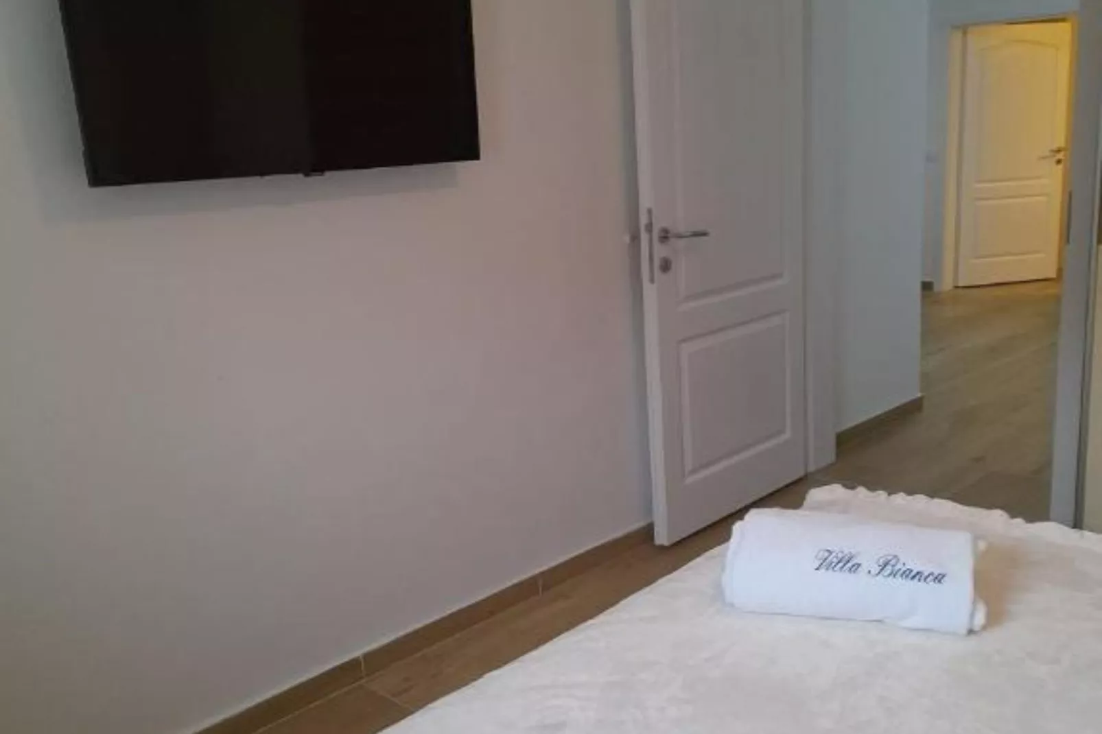 Two Bedroom Apartment With Private Pool-Chambre