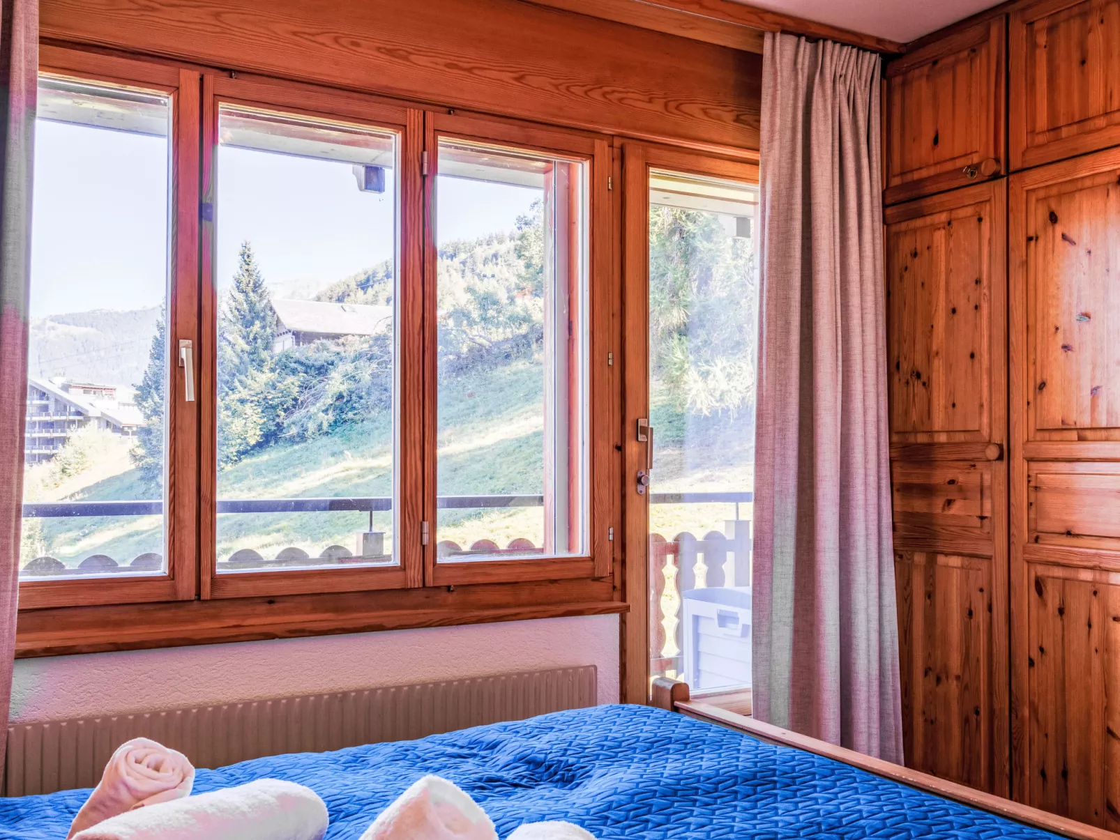 Ambassador 1/6-Dedans