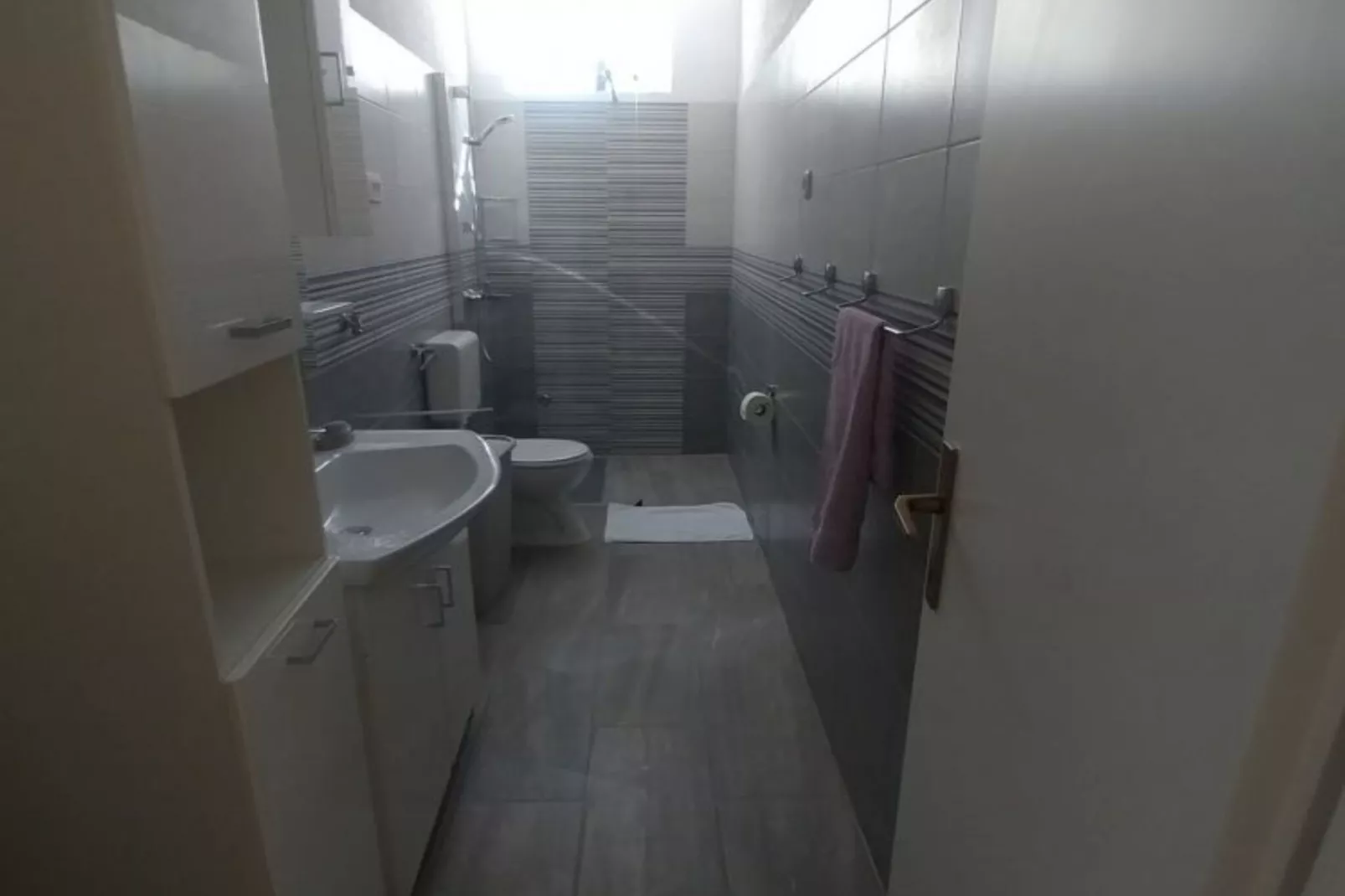 Four Bedroom Holiday Home With Terrace & Sea View-Salle de bain