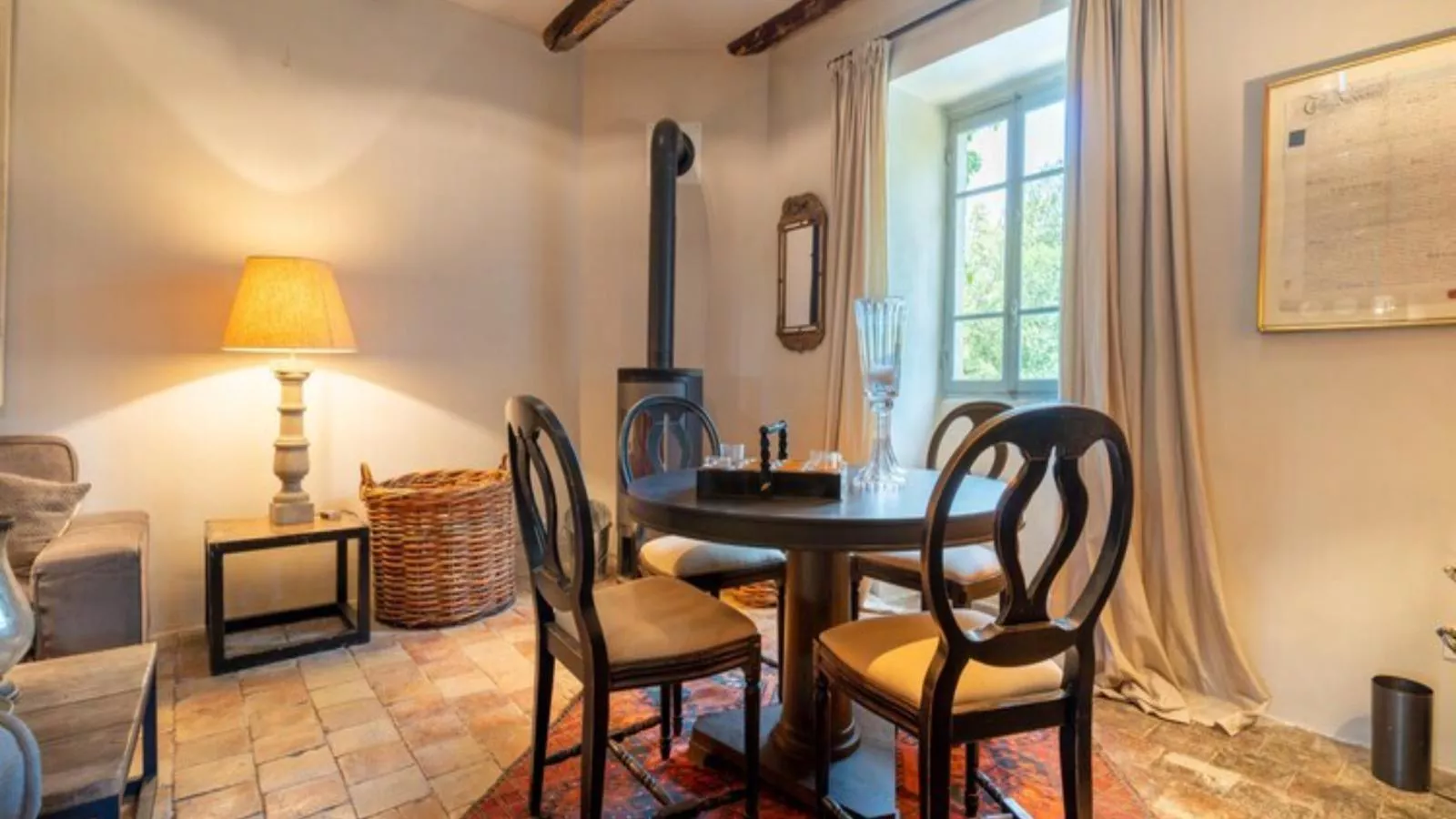 Grenadiers-Living room