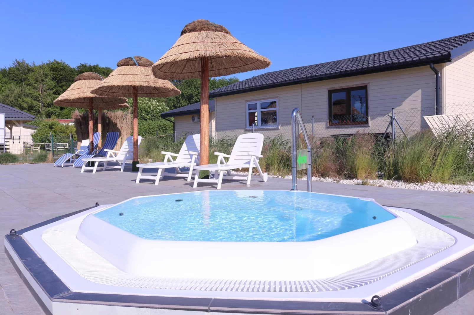 Domek piętrowy 8-osobowy Ustronie Morskie-Swimming pool