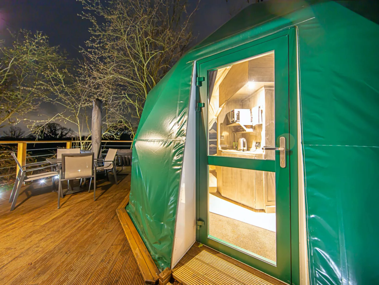 Hever Luxury Dome-Outside