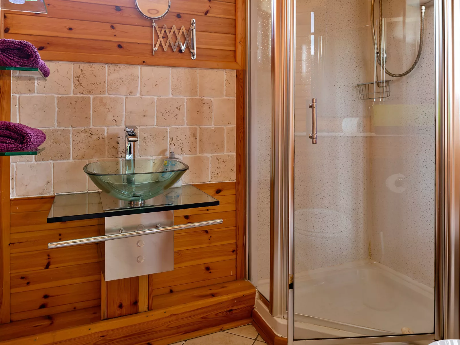 Toll Bridge Cottage-Dedans