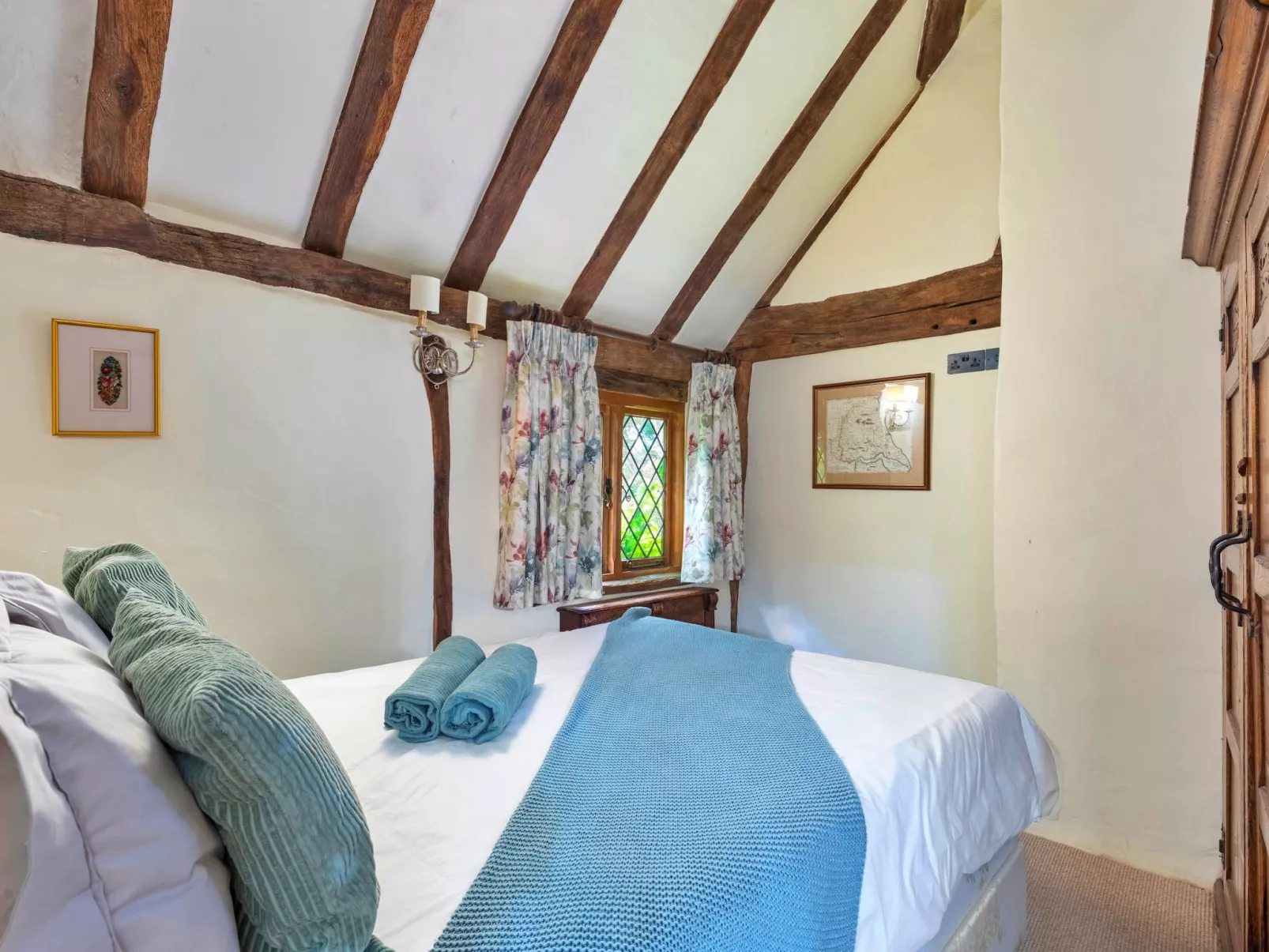 Sandhill Cottage with Hot Tub-Inside