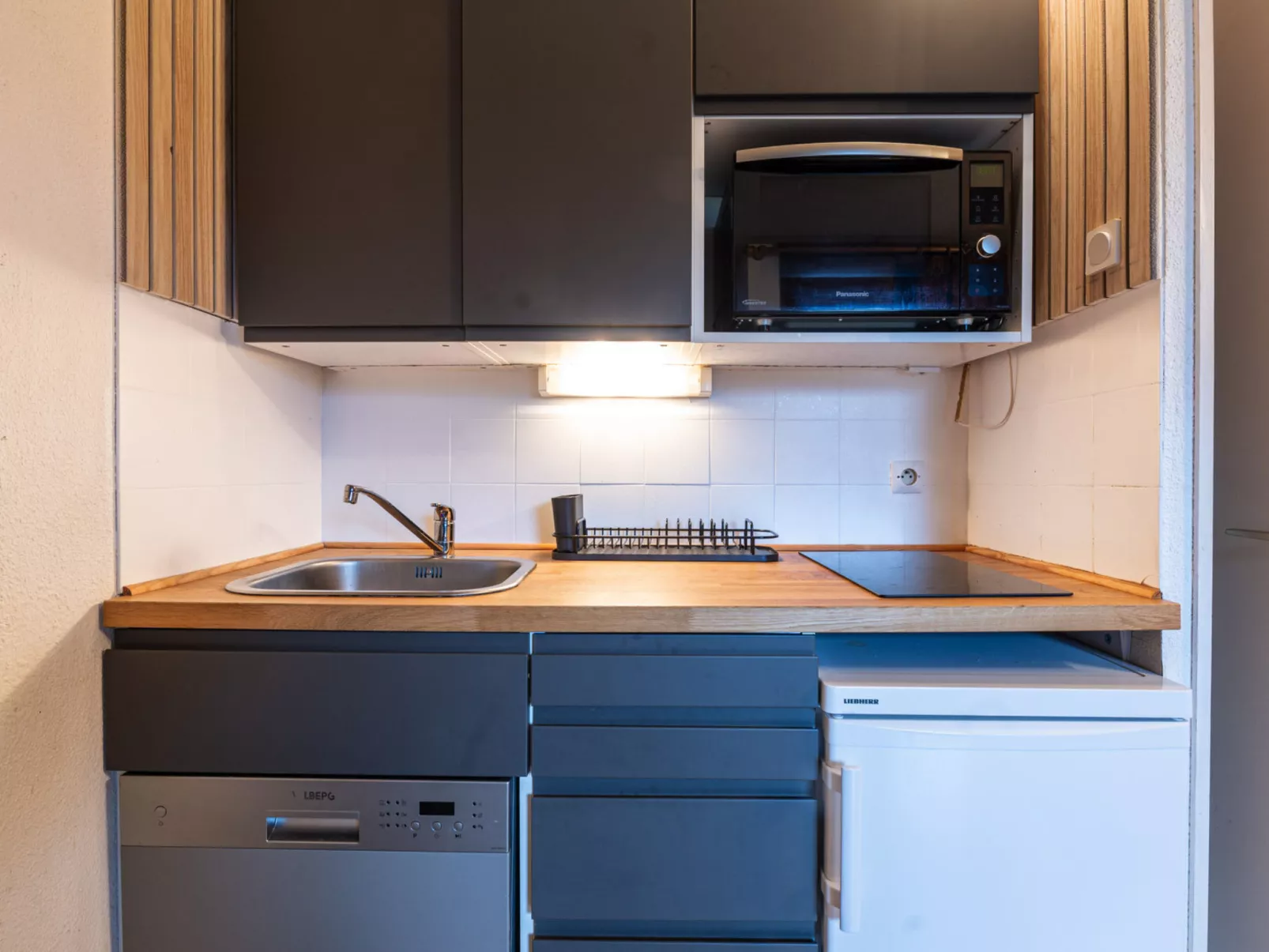 P. LES ESSERTS-Inside