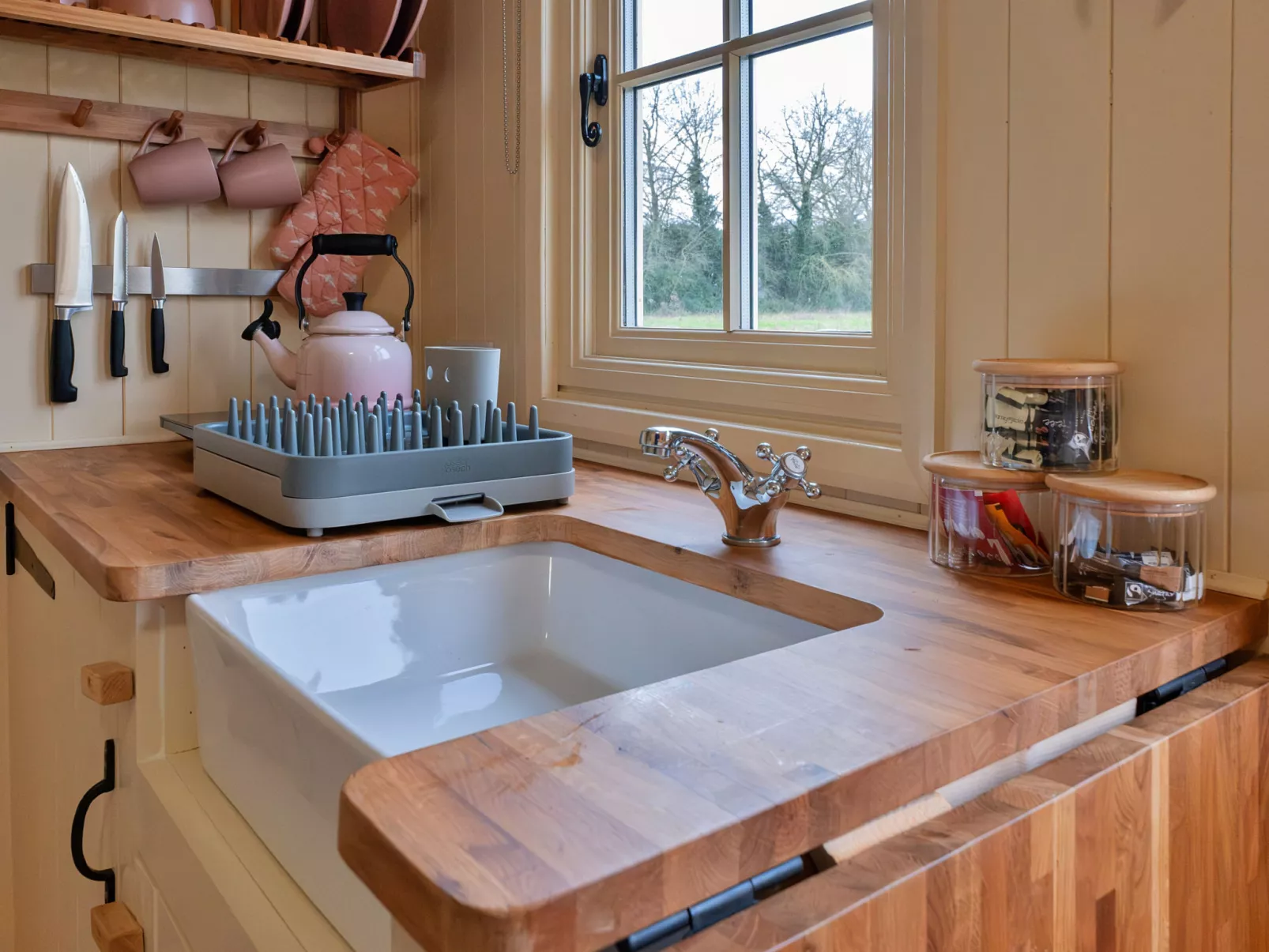 The Flower Hut-Dehors