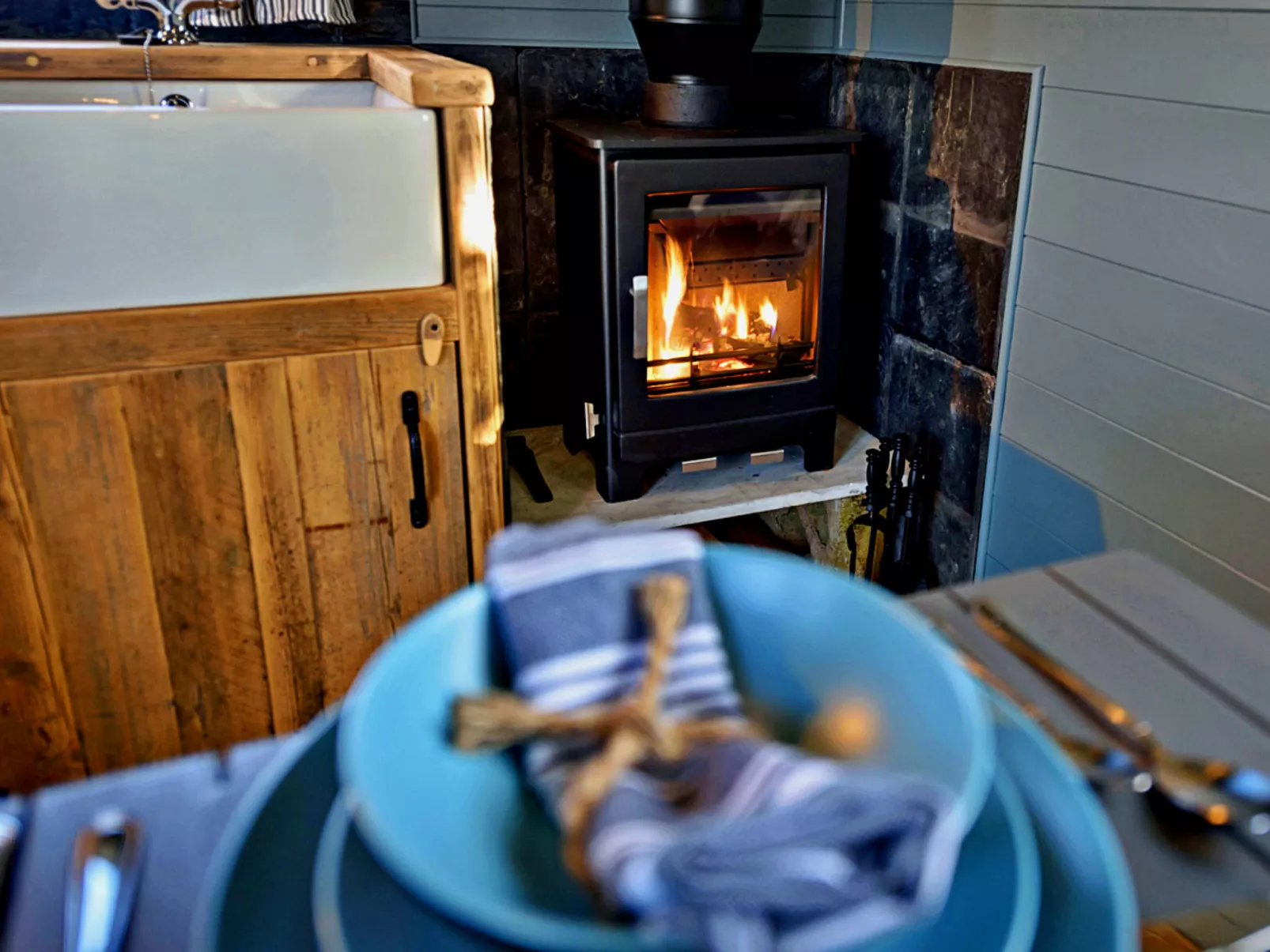 'Susanna' Poachers Hut-Dedans