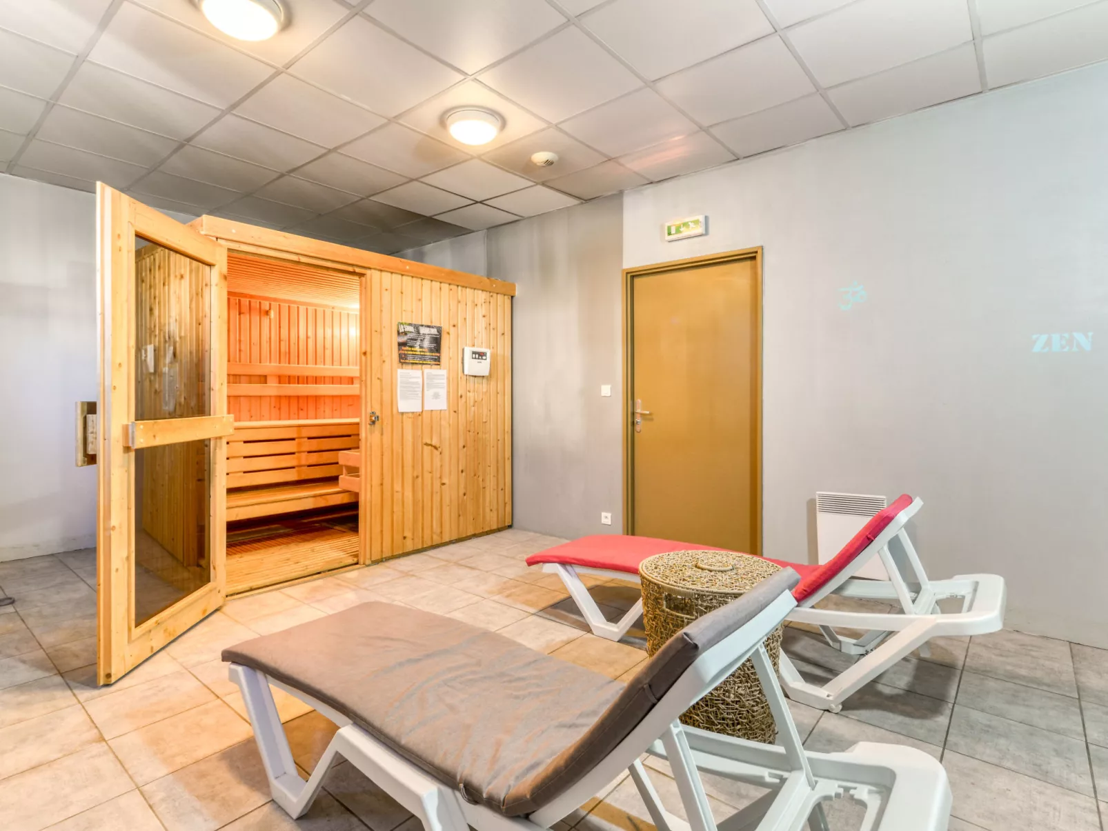 Cap Camargue B N 26 - 2P4-Drinnen