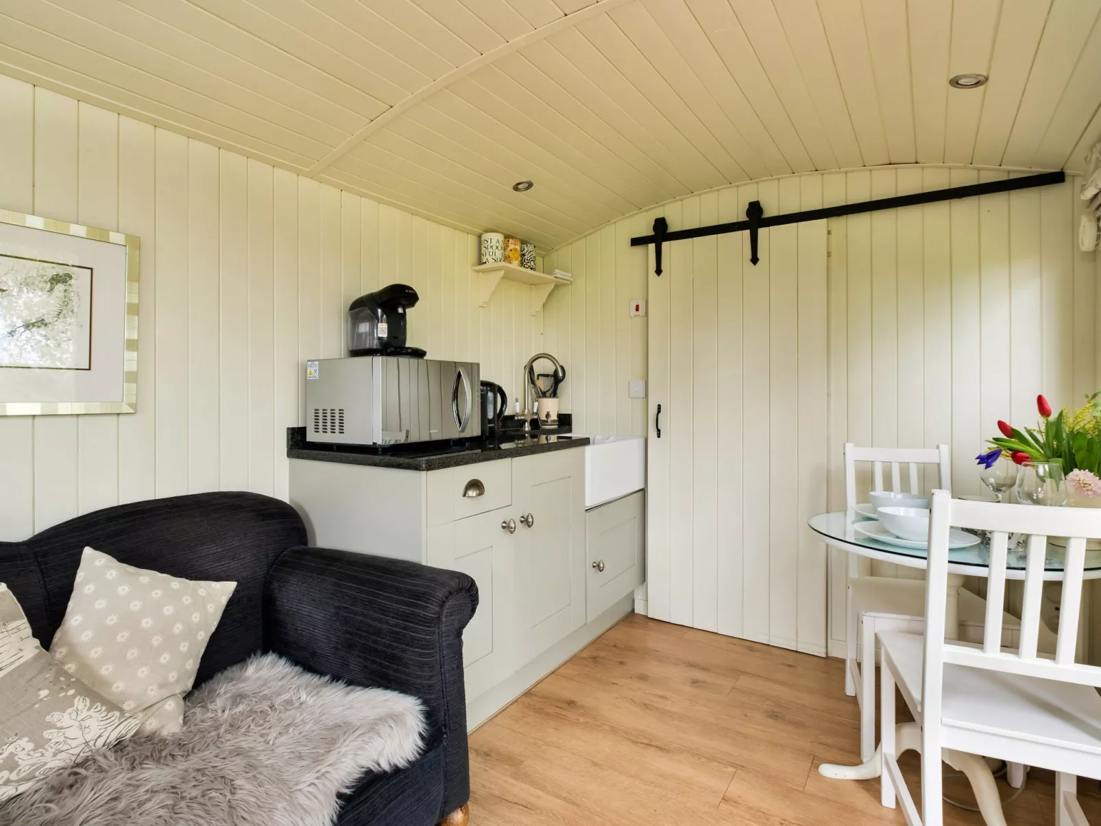 Hay and Hedgerow Glamping-Dedans