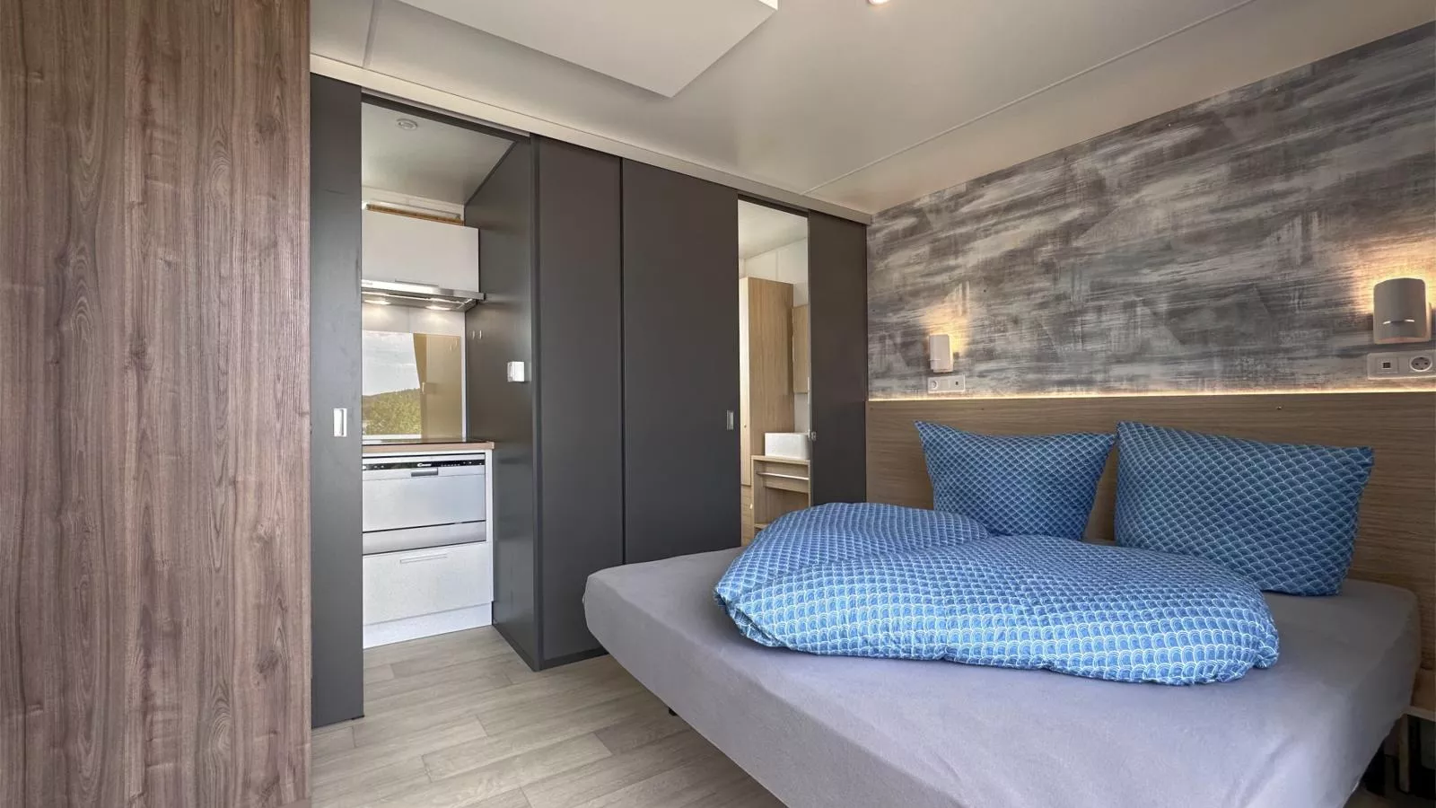 Feriendorf Seeblick - Tiny Chalet Nr 10-Bedroom