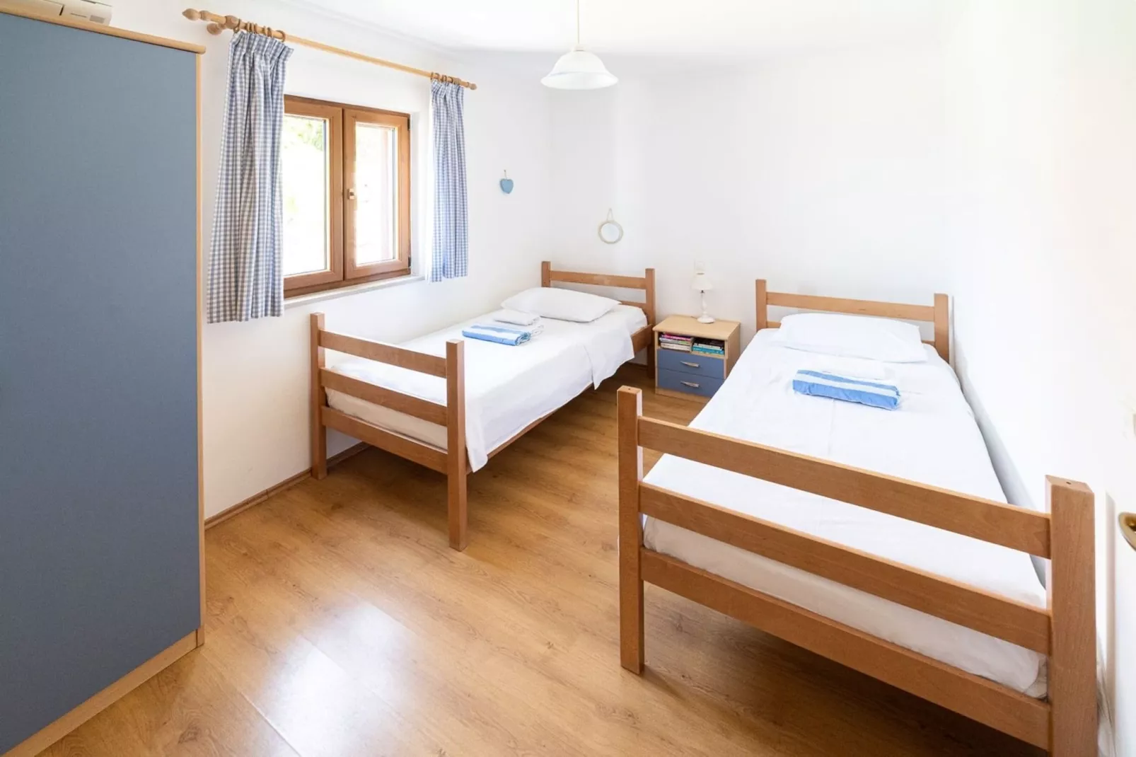 Villa Oliva - Two Bedroom Villa with Terrace and Swimming pool-Schlafzimmer