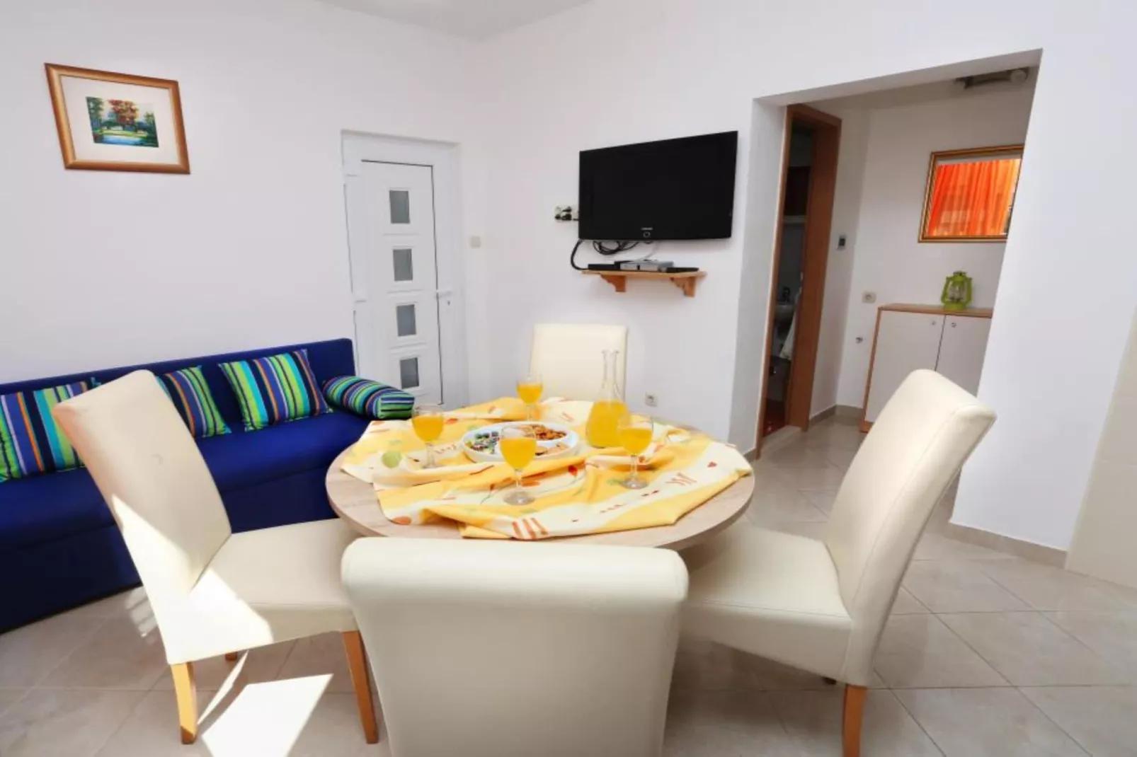 One-Bedroom Apartment With Terrace (A2)-Dining room