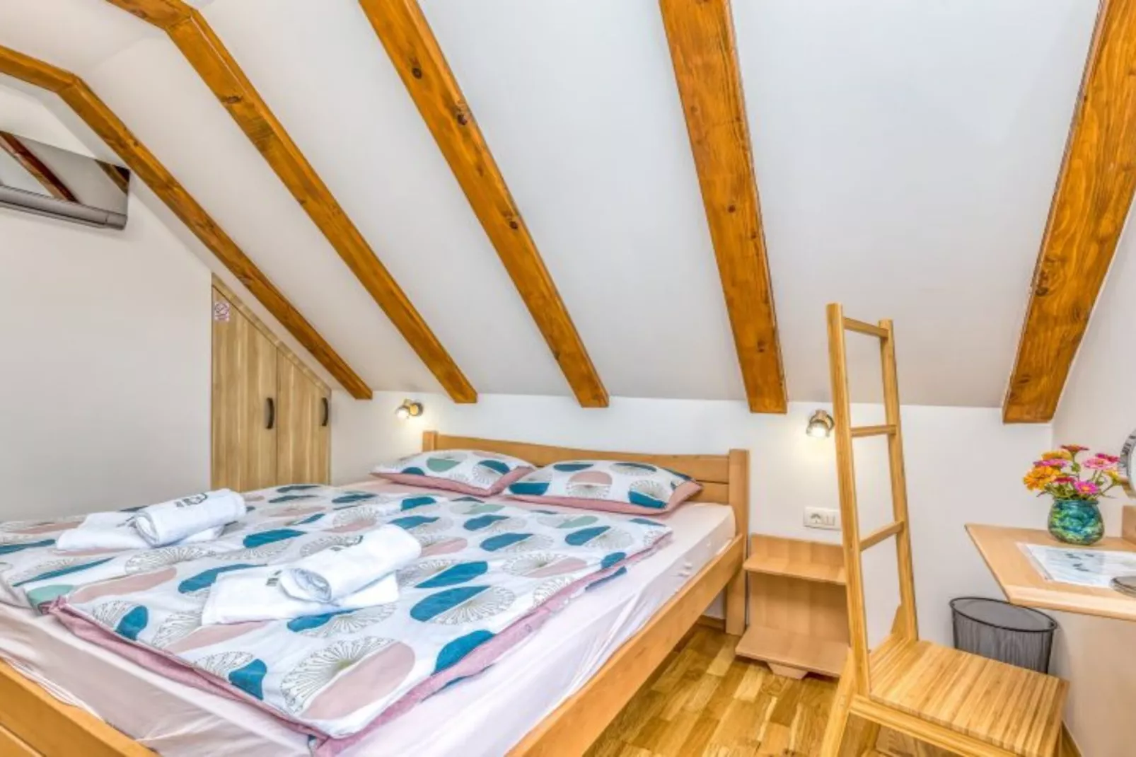 Four Bedroom Holiday House Mali Raj with Pool-Schlafzimmer