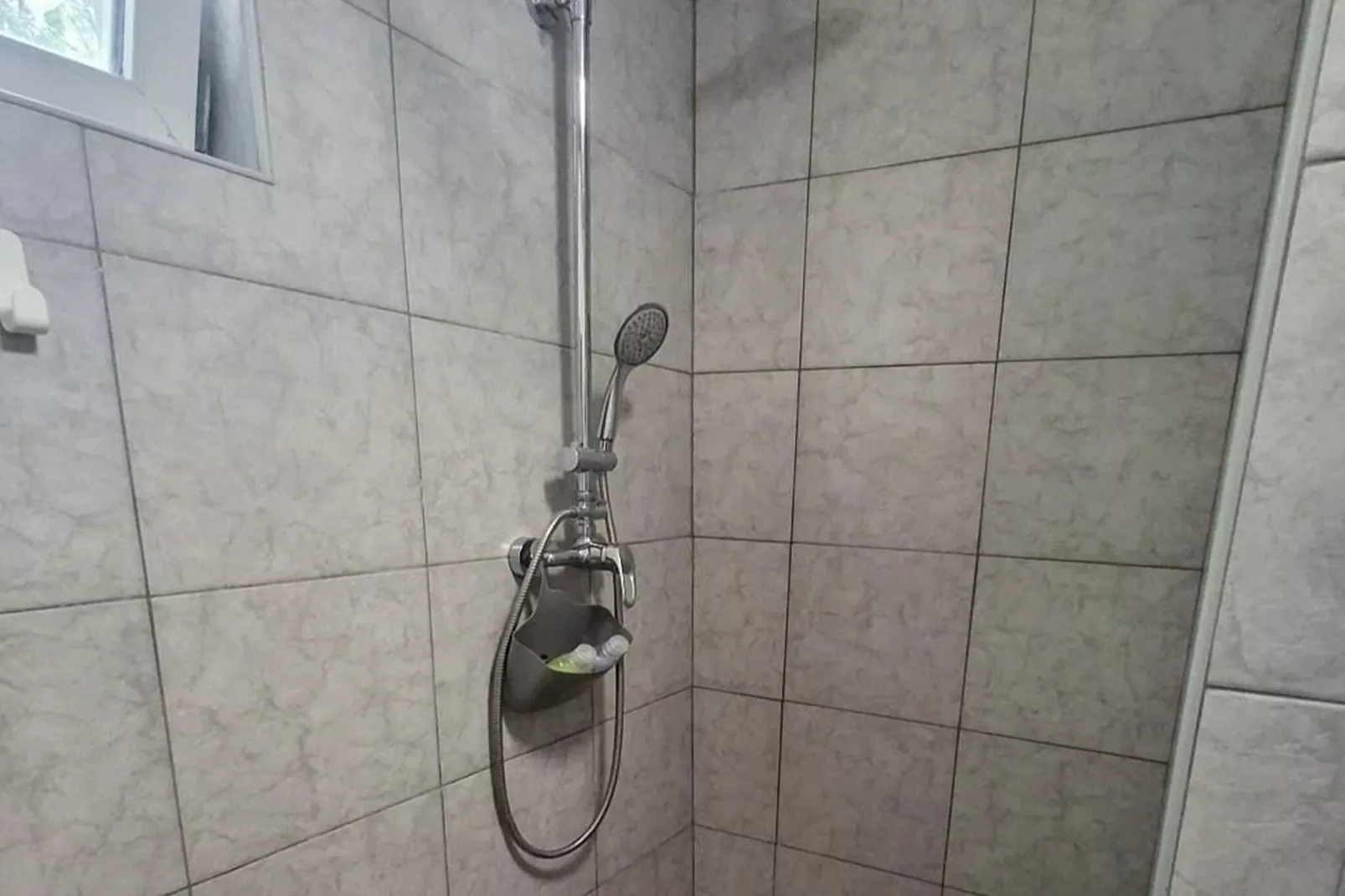 Apartments Boris Donji Karin - One Bedroom Apartment (Classic Apartment)-Badezimmer