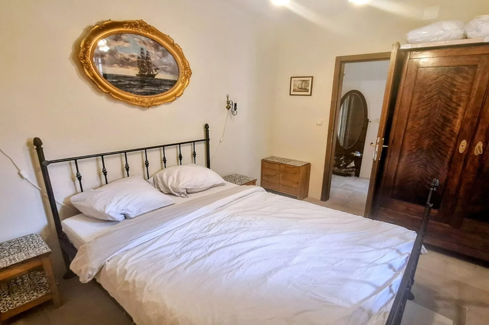 La Casa Nostra Apartments - Comfort 1 Bedroom Apt-Bedroom