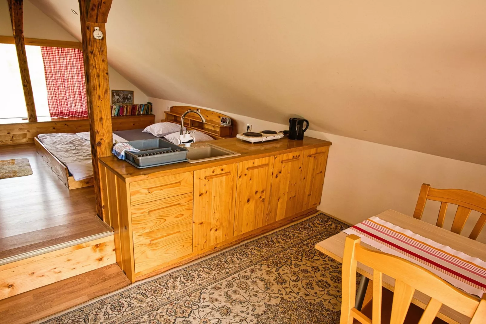 Visnja Gora Meadow Hideaway with Terrace - One Bedroom Cottage with Terrace (owner Hiška na skalci)-Schlafzimmer