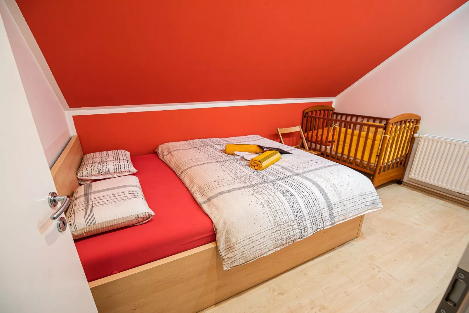 Elegant and Stylish Retreat Apartments with Terrace - Three Bedroom Apartment with Terrace-Chambre