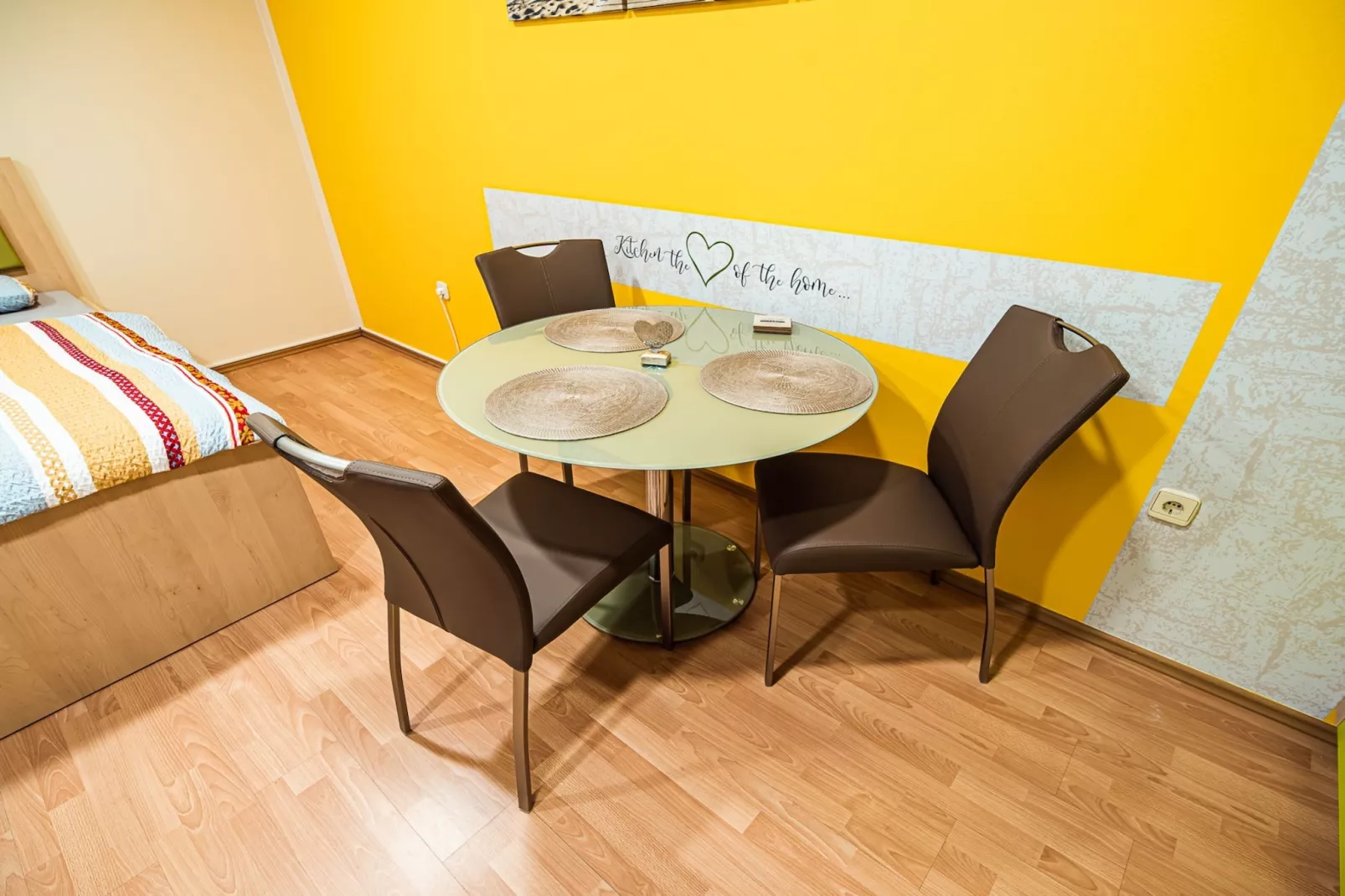 Elegant and Stylish Retreat Apartments with Terrace - Studio Apartment with Terrace-Chambre