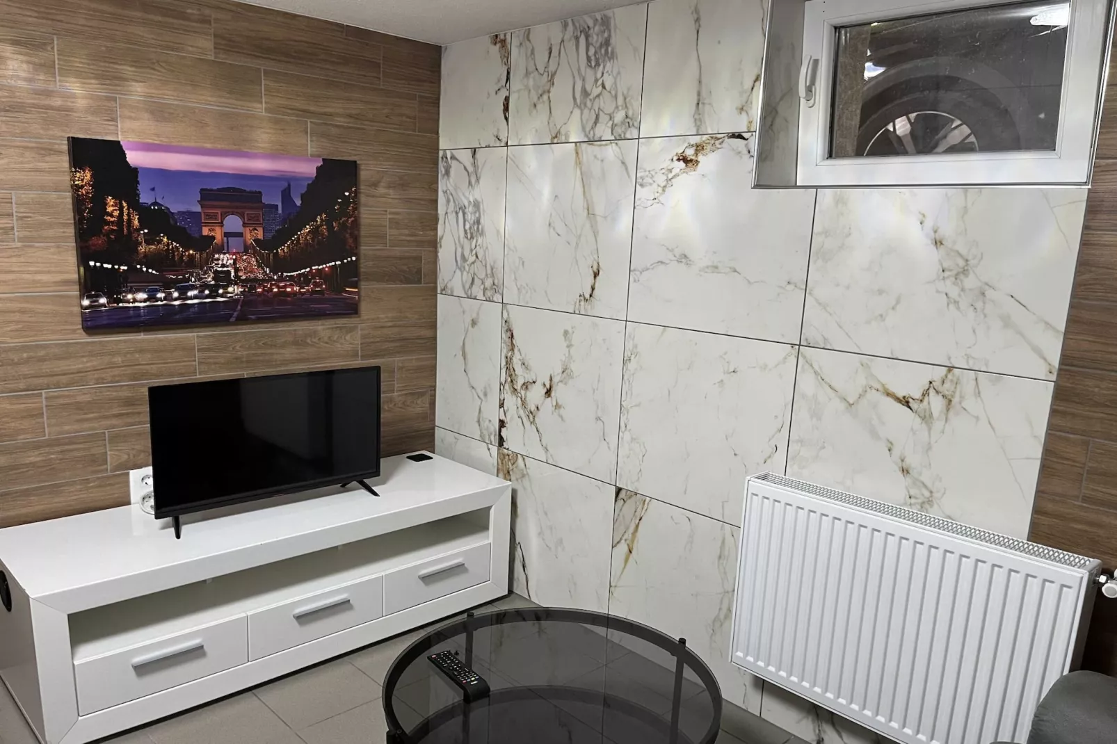 Meadow Tranquil Apartments with Evergreen Garden - One Bedroom Apartment-Bedroom