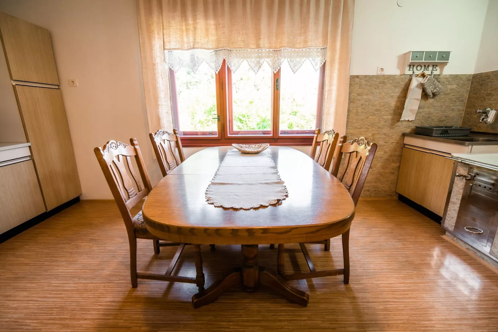 Bloomfield Retreat Country House with Sauna - Three Bedroom Country House-Küche